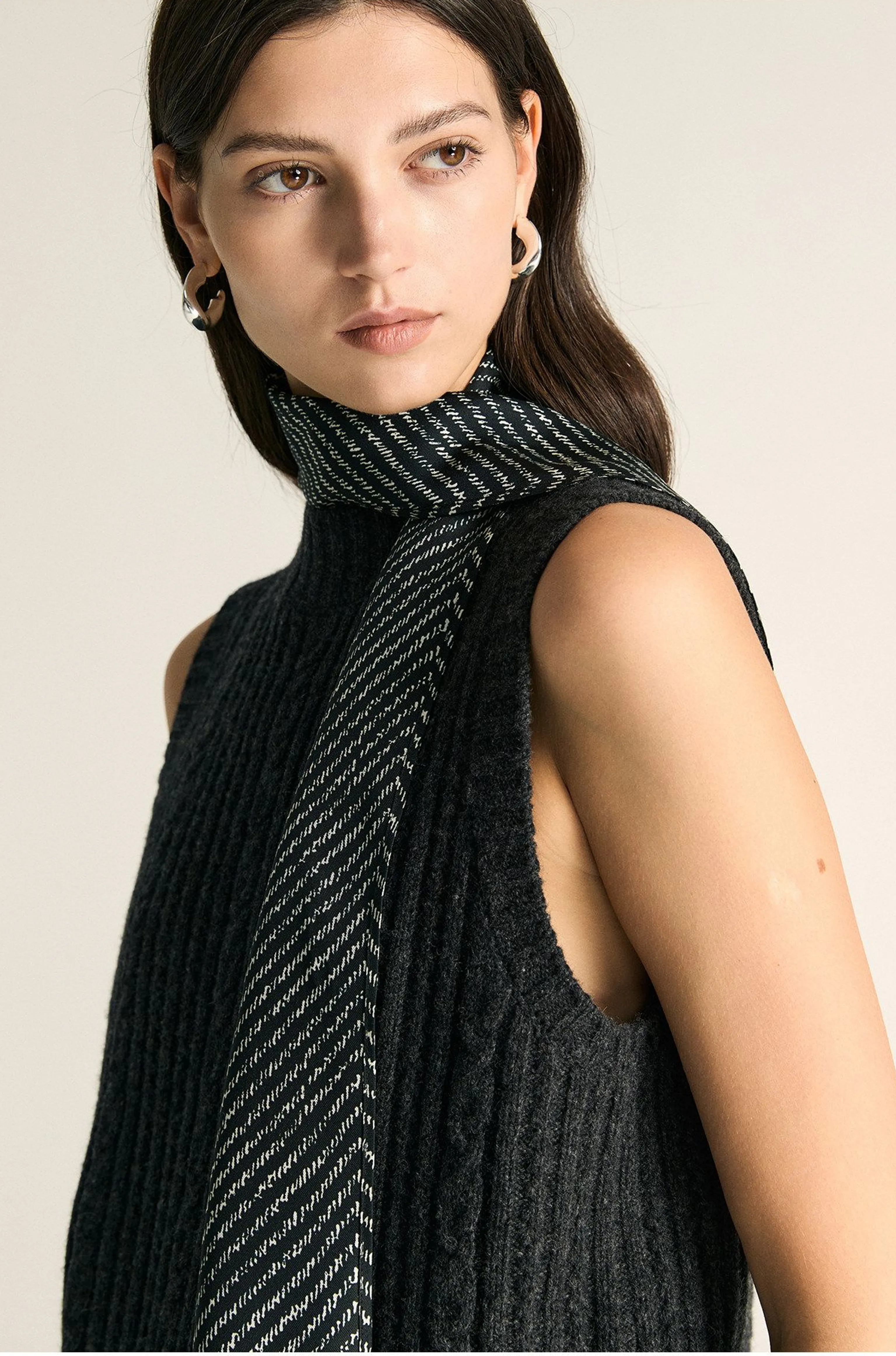3D Cable Wool Mock-Neck Vest - Image 4