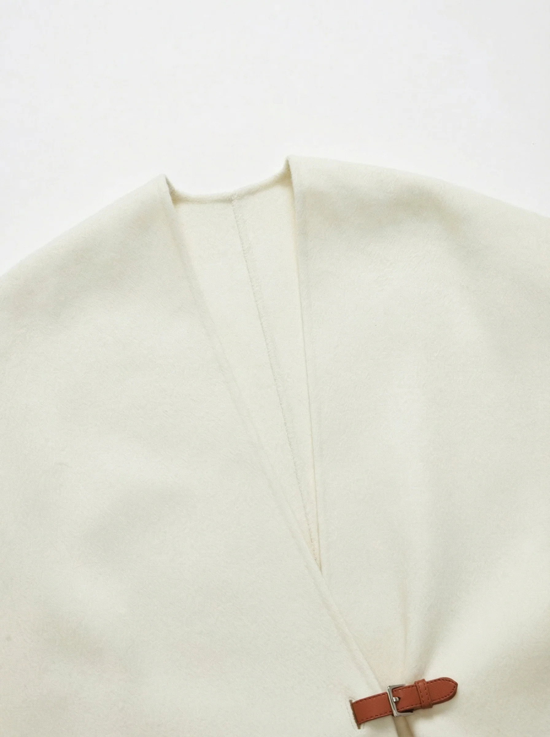 Alxa Double-Faced Cashmere Wool Cape - Image 4