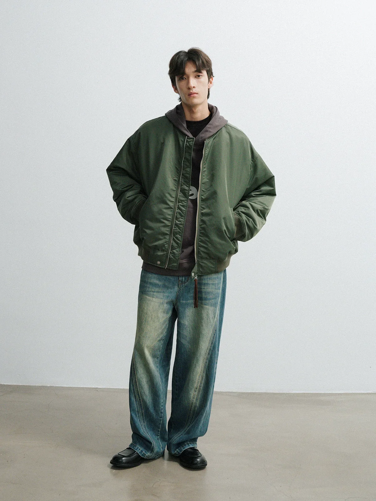 Arc-Split Loose Jeans - Image 3