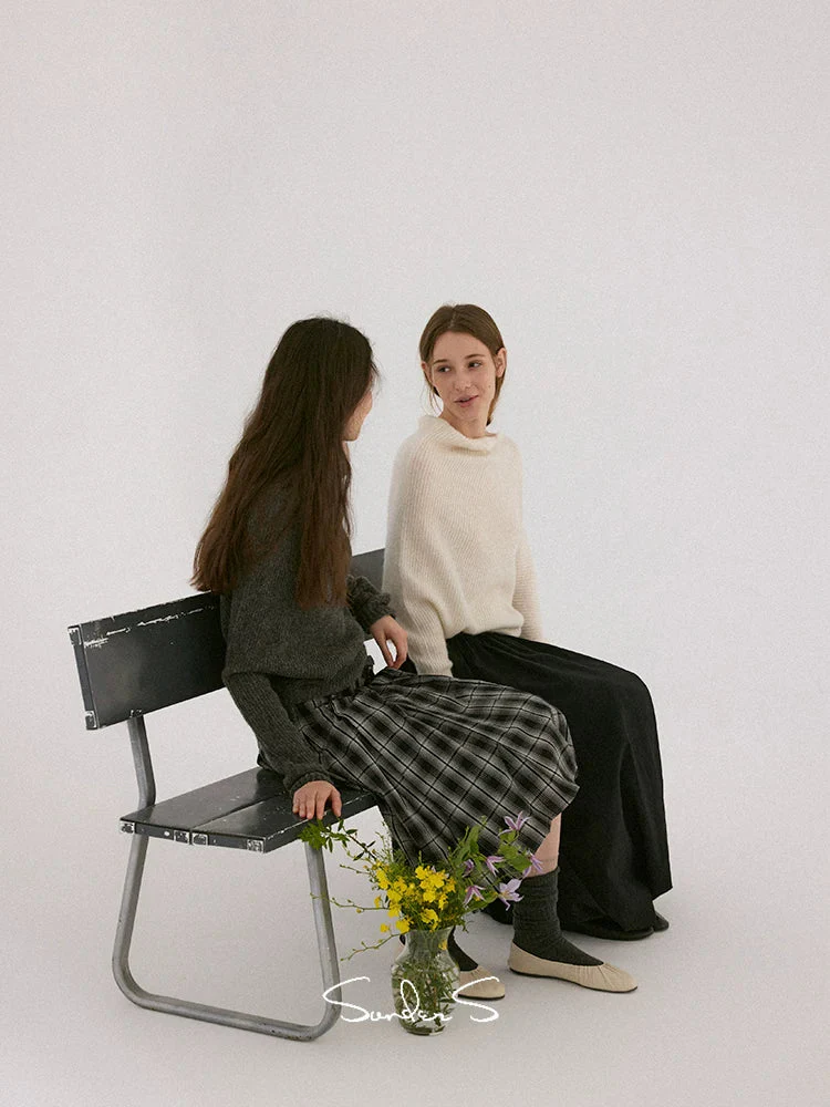Asymmetric Mohair Off-Shoulder Sweater - Image 5