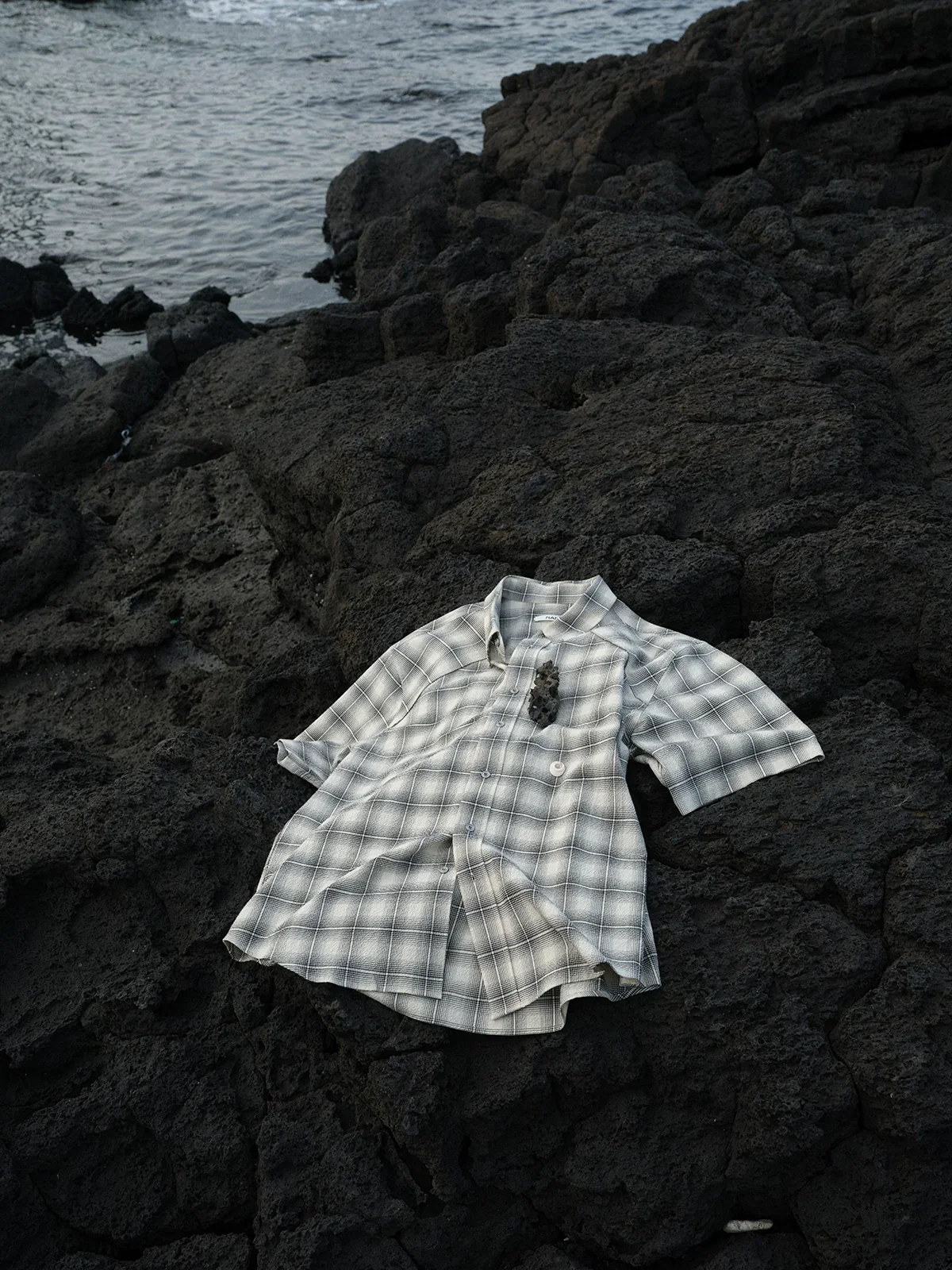 Black and White Seersucker Check Short-Sleeve Shirt - Image 2