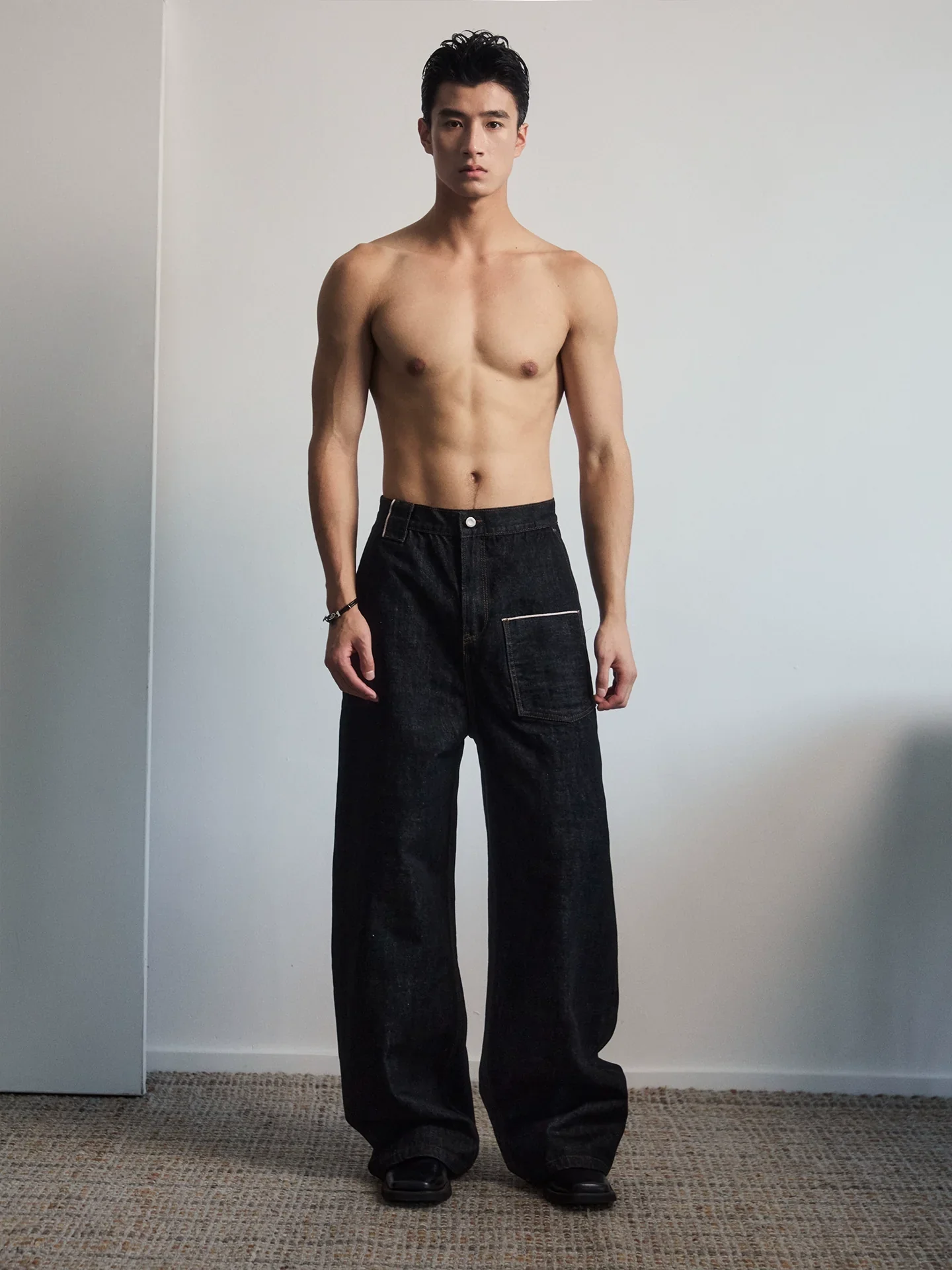 Black Selvedge Single-Pocket Wide-Leg Jeans - Image 2