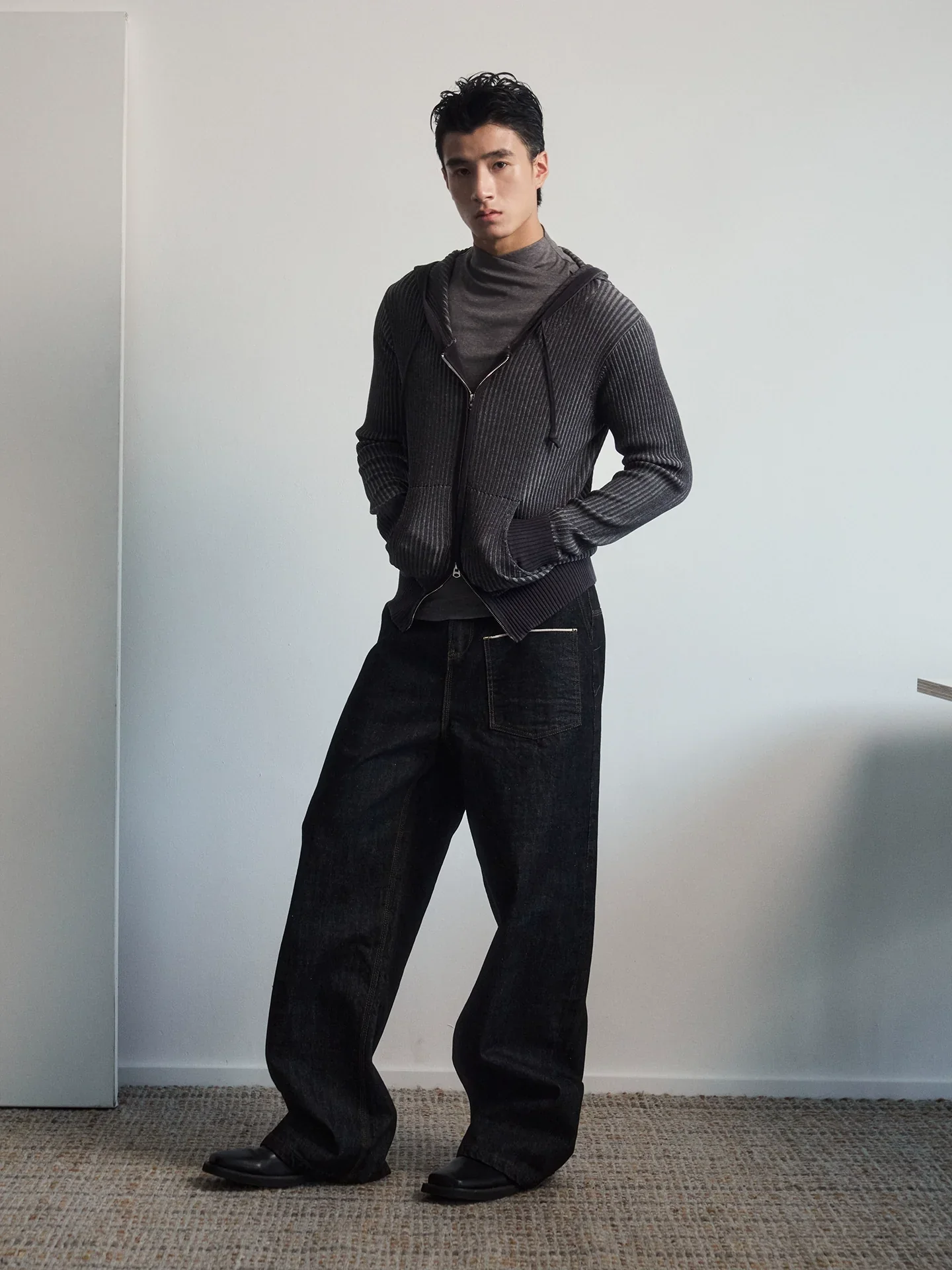 Black Selvedge Single-Pocket Wide-Leg Jeans - Image 3