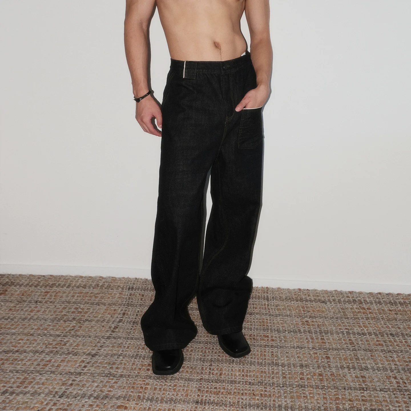 Black Selvedge Single-Pocket Wide-Leg Jeans - Image 5