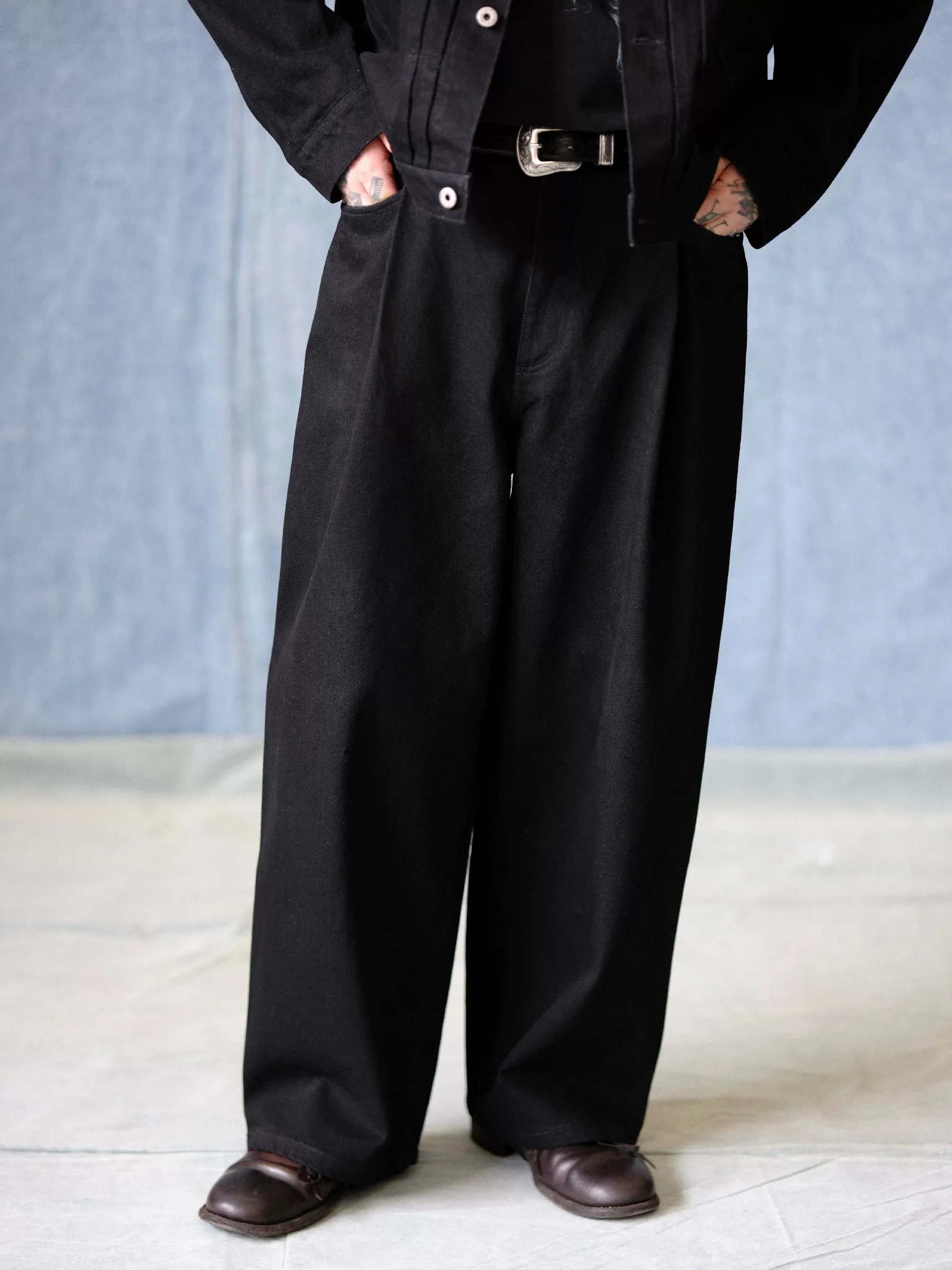 Black Wide-Leg Cinch-Back Jeans - Image 2