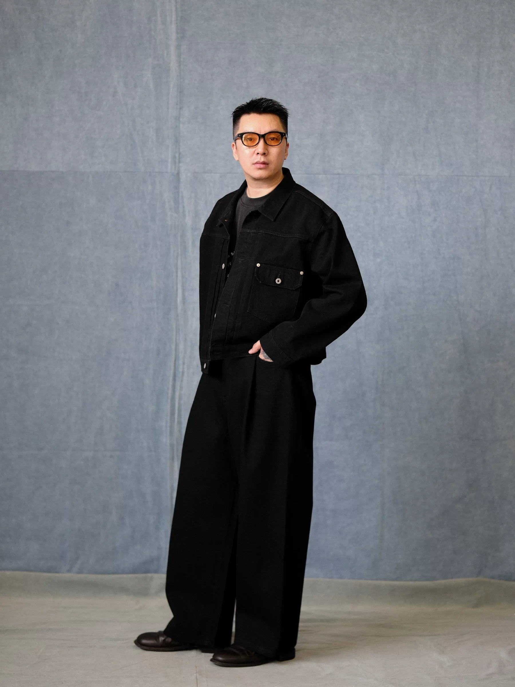 Black Wide-Leg Cinch-Back Jeans - Image 3