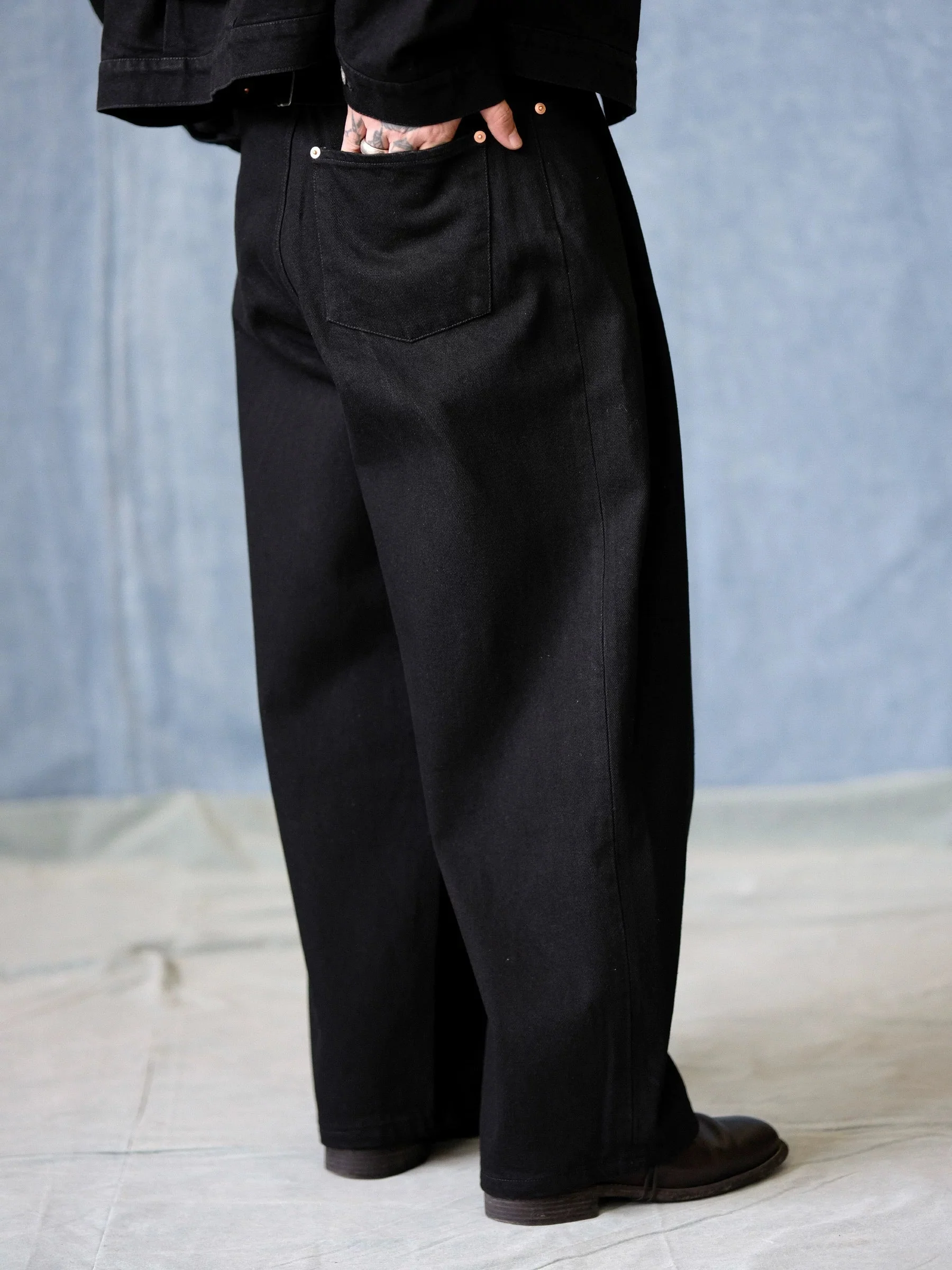 Black Wide-Leg Cinch-Back Jeans - Image 4