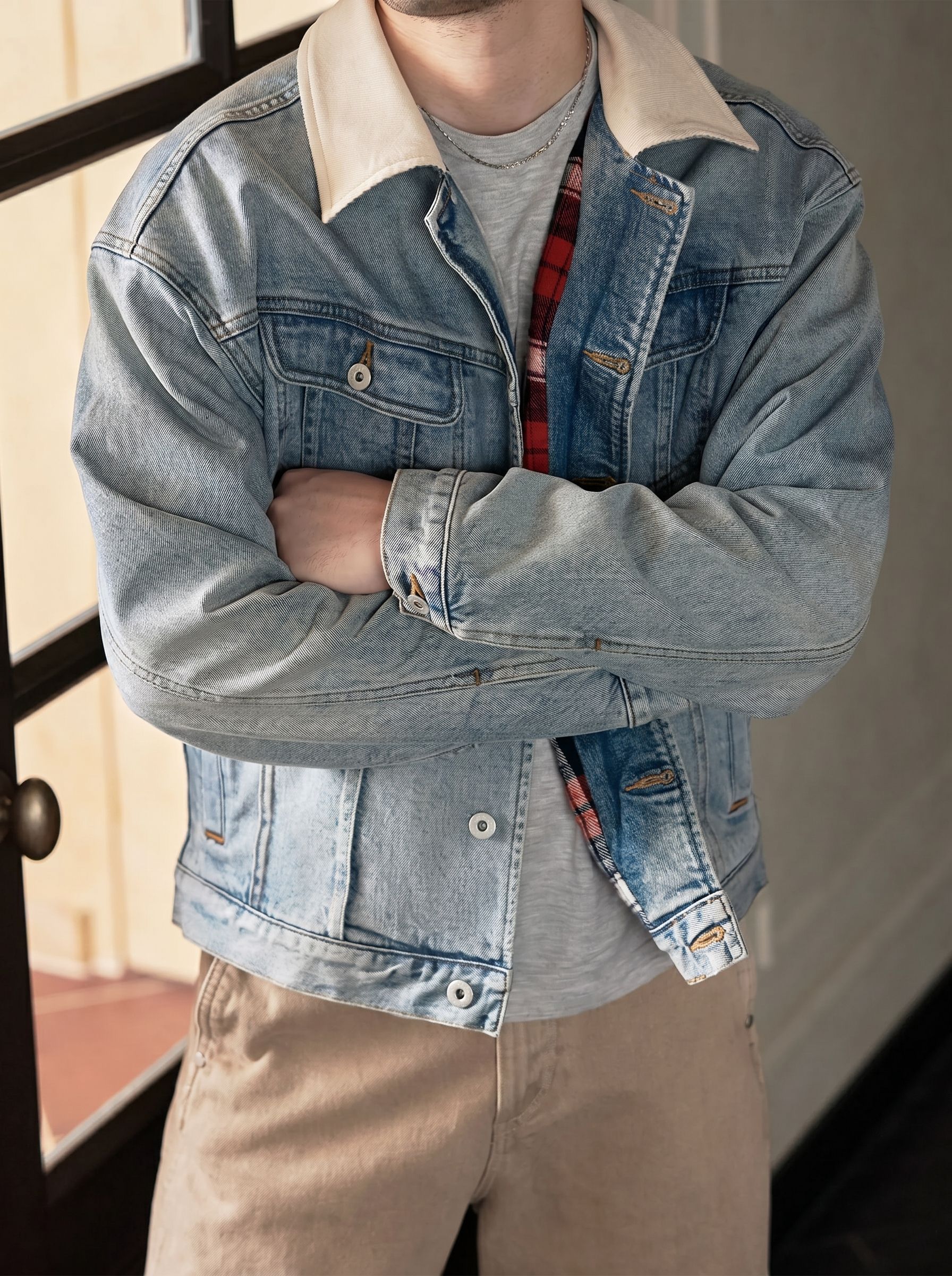 Contrast Collar Denim Jacket - Image 4