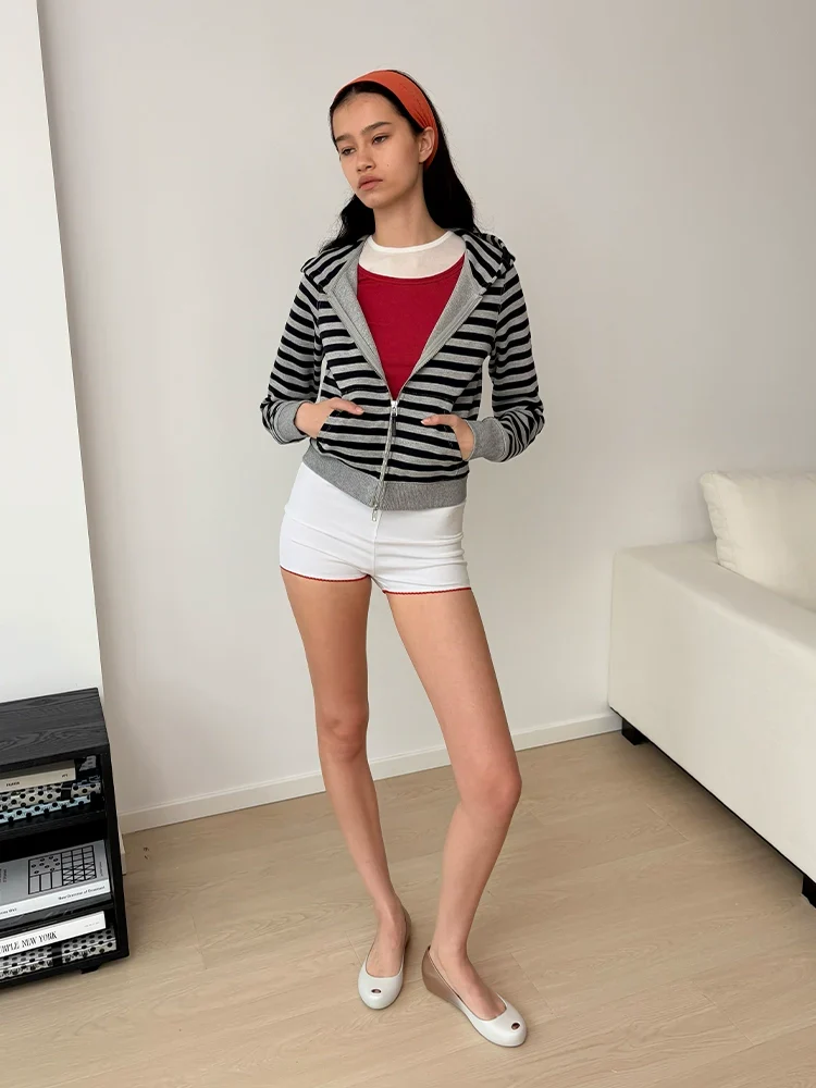 Contrast Lace Slim Fit Shorts - Image 5