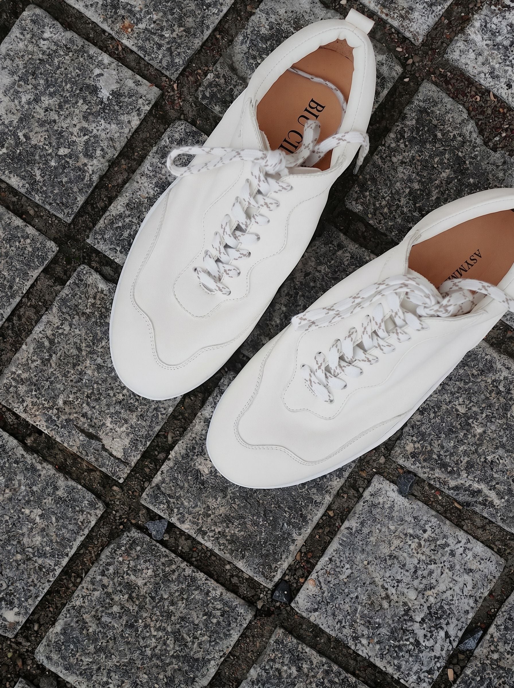 Contrast Lace Sneakers