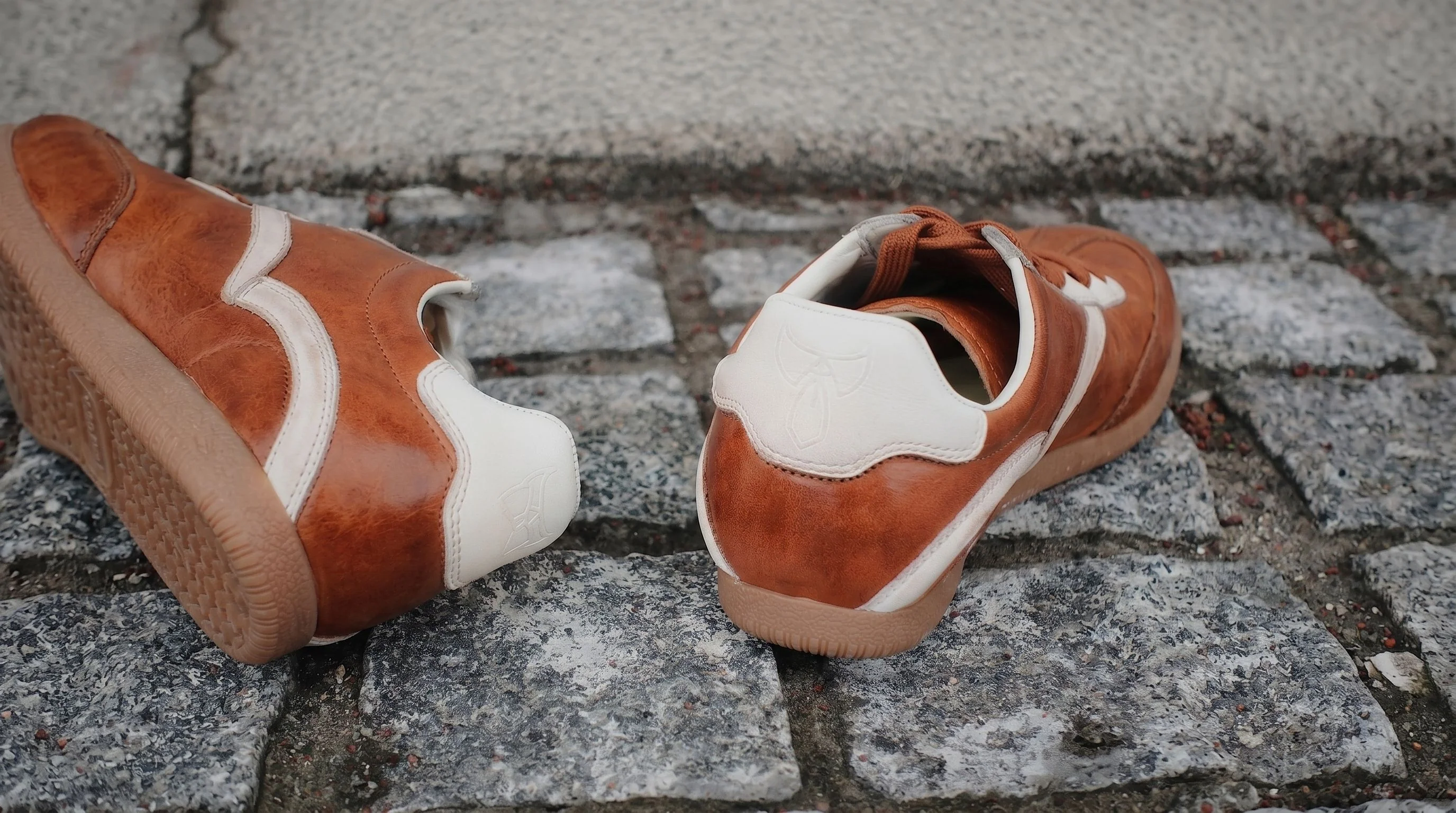 Contrast Panel Sneakers - Image 4