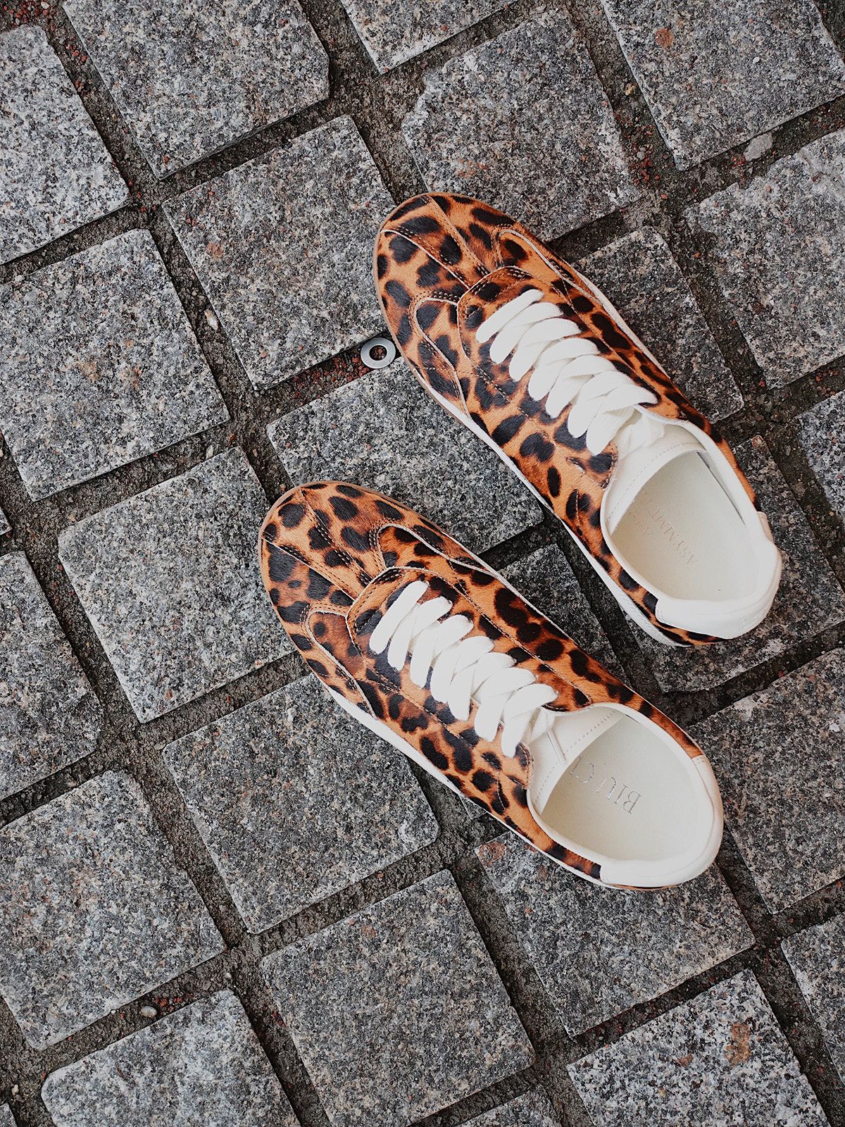 Contrast Panel Sneakers - Image 5