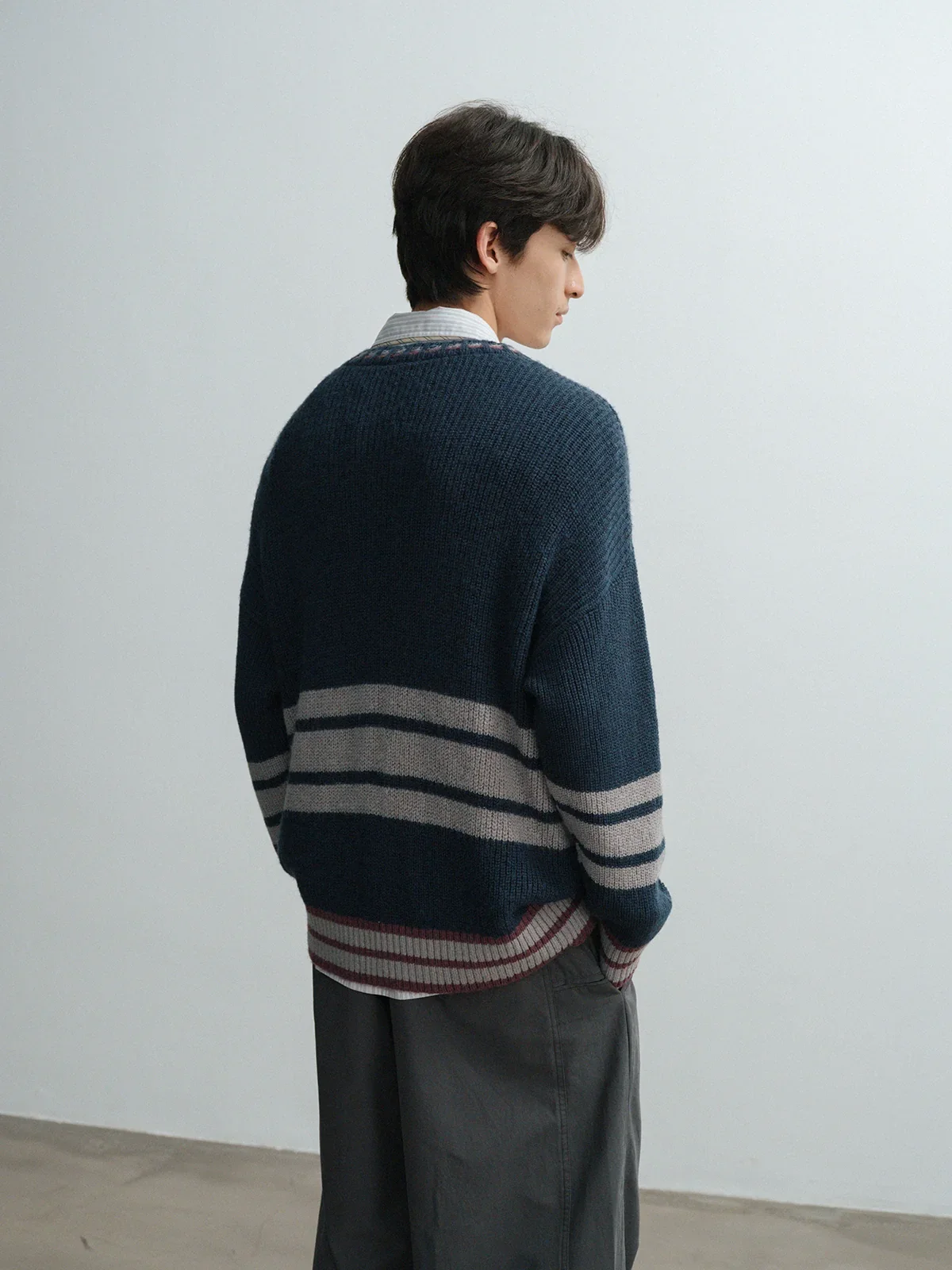 Contrast Stripe V-Neck Sweater - Image 3