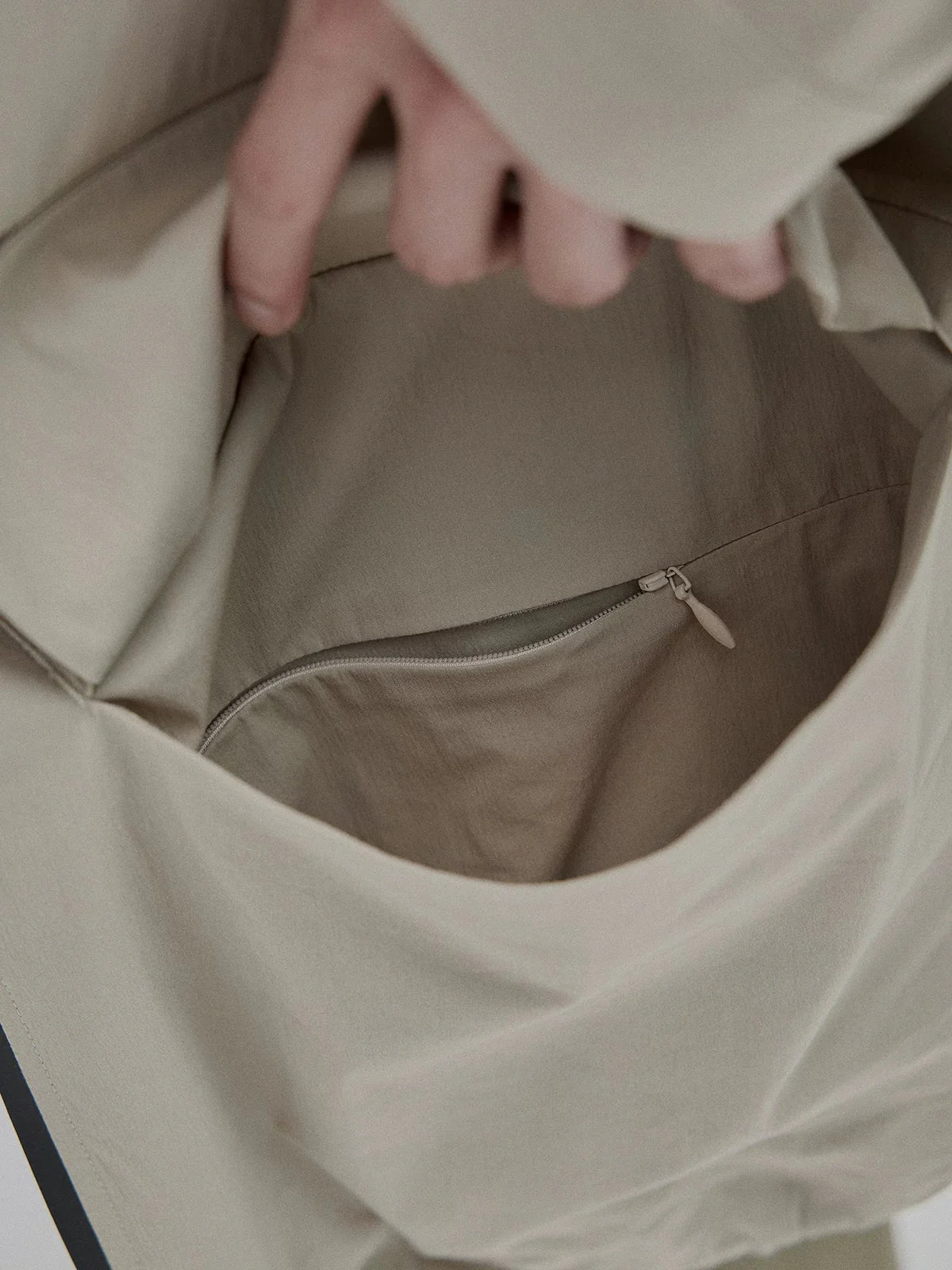 Contrast Zip Stand-Collar Jacket - Image 5