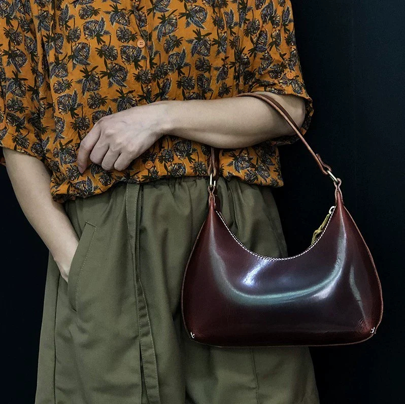 Crescent Leather Shoulder Bag - Image 7