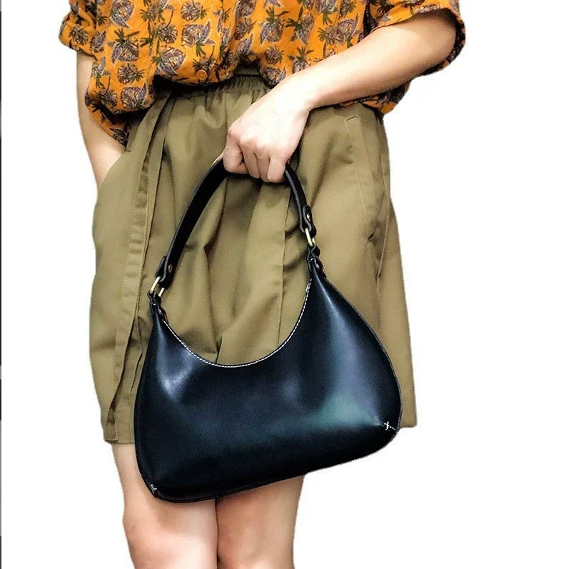 Crescent Leather Shoulder Bag - Image 8