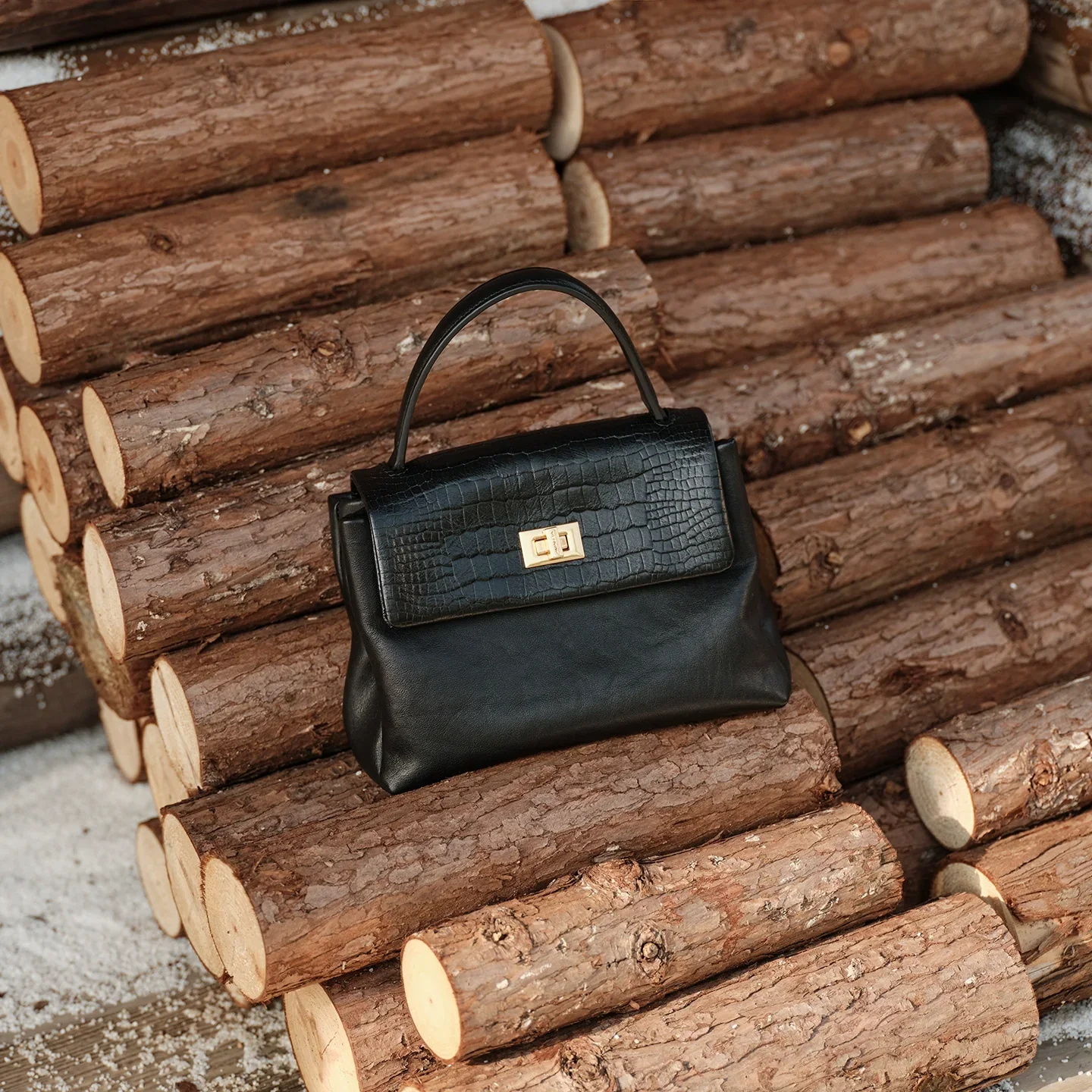 Croc-Embossed Shoulder Bag - Image 7