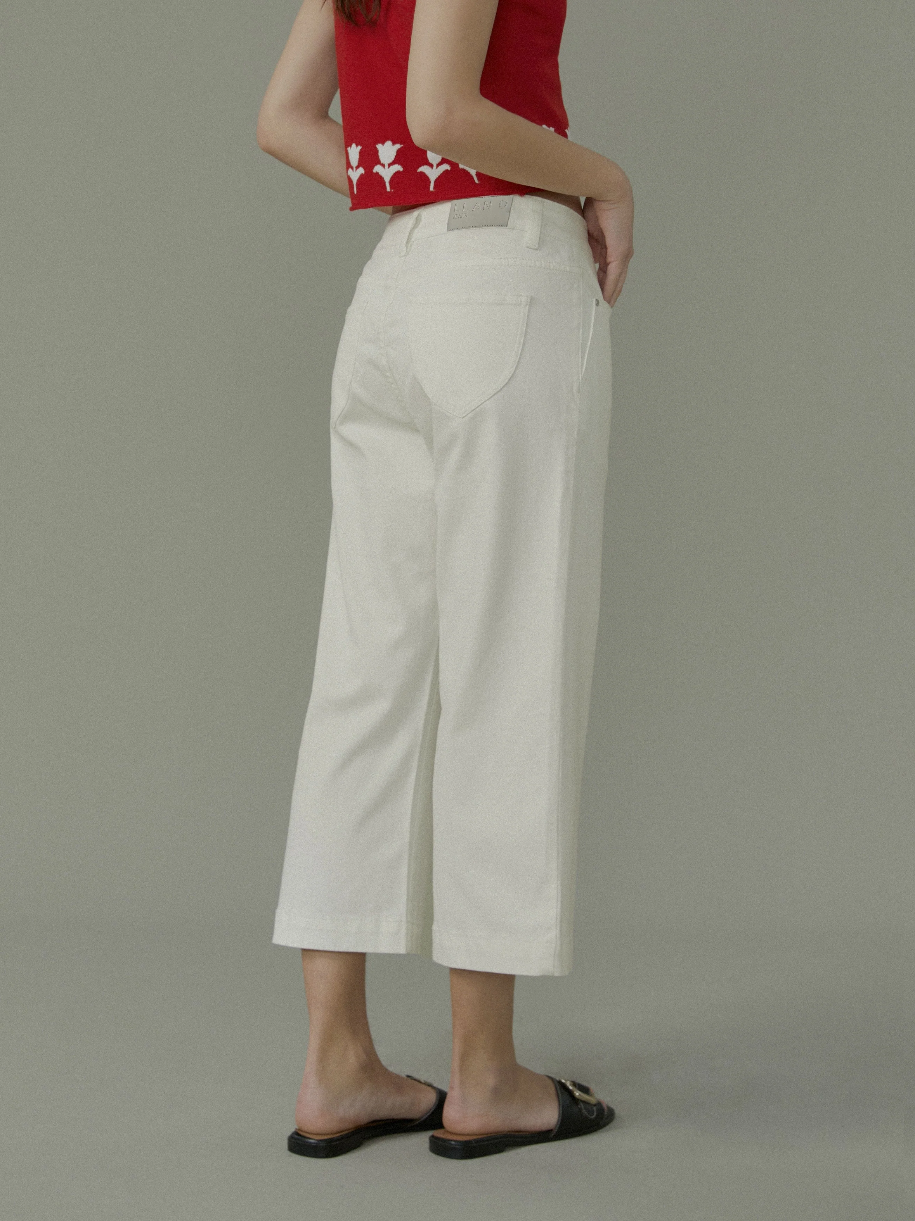 Cropped Flare Jeans - Image 4