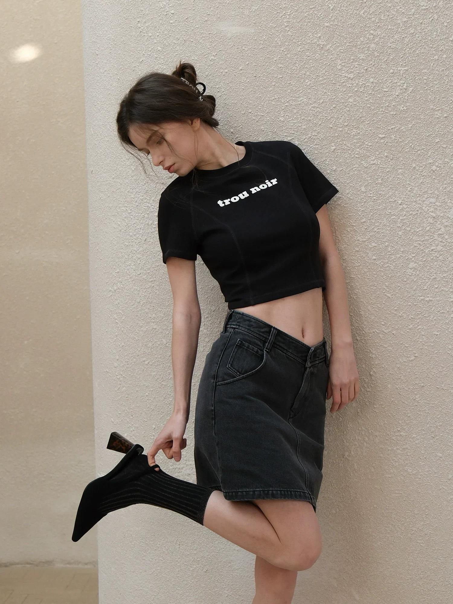Cropped Trou Noir Tee - Image 3
