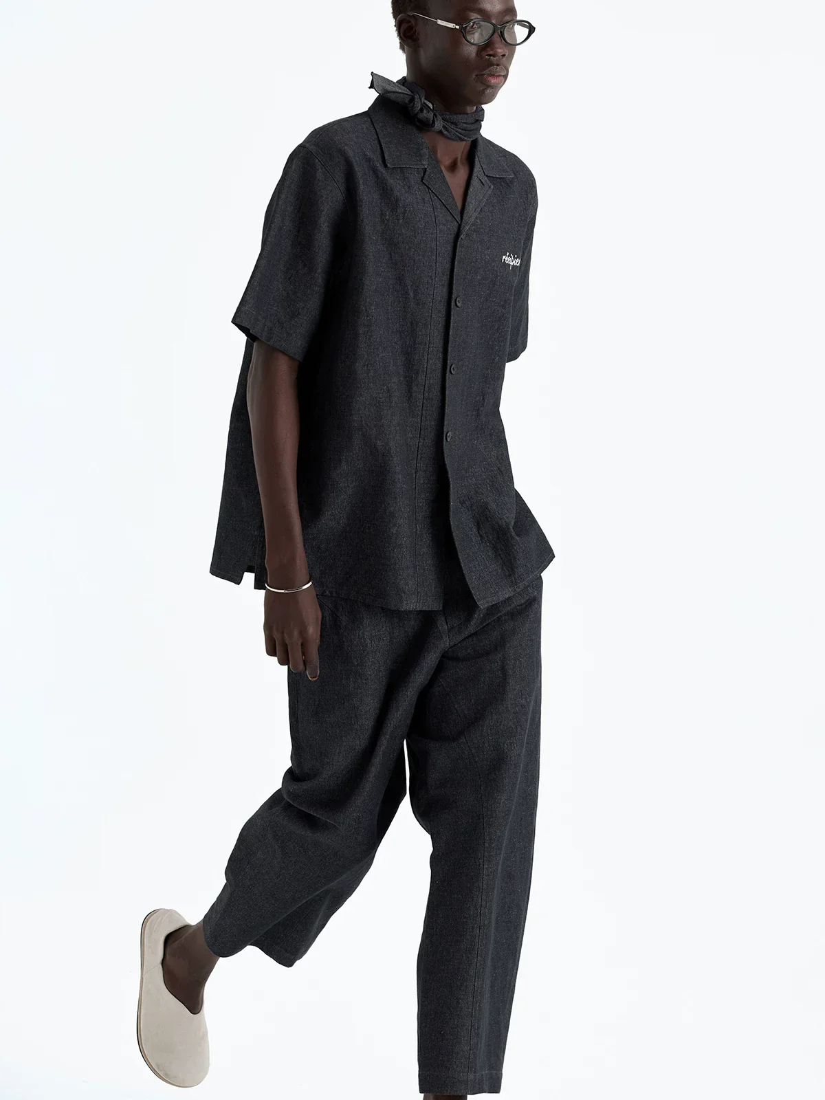 Curved Cut Hemp-Cotton Denim Cropped Pants - Image 2