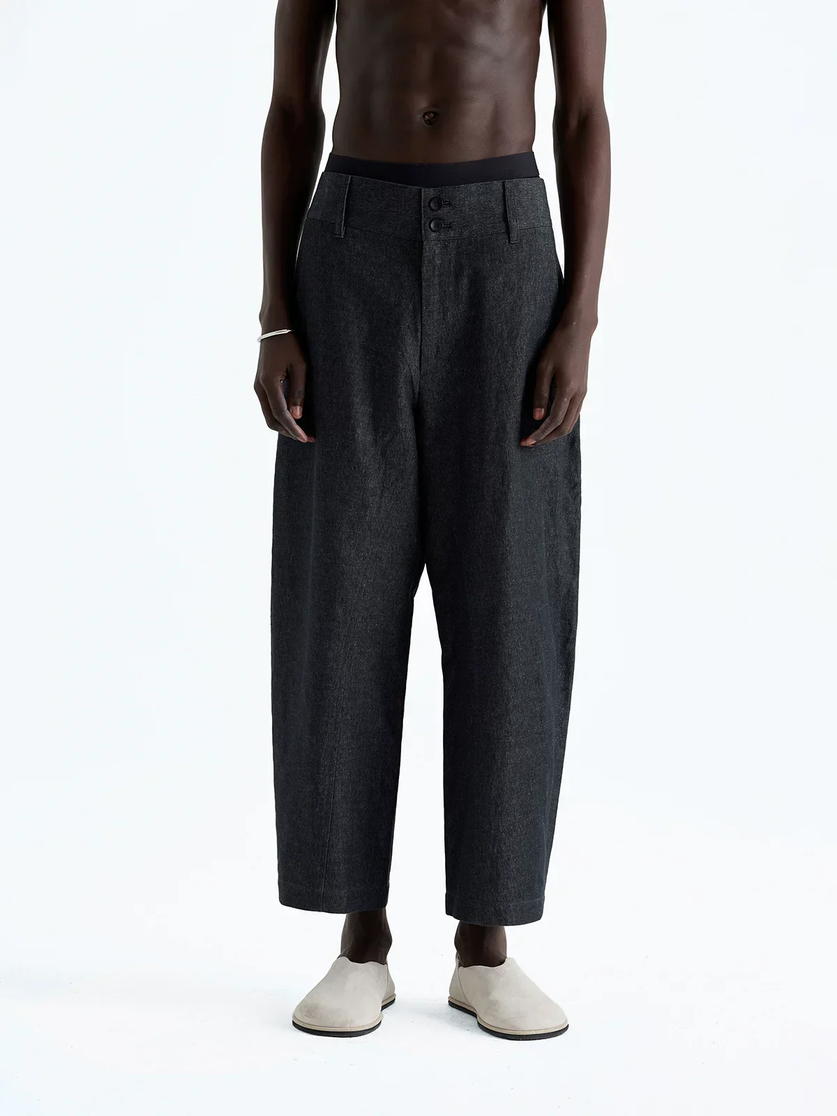 Curved Cut Hemp-Cotton Denim Cropped Pants - Image 5