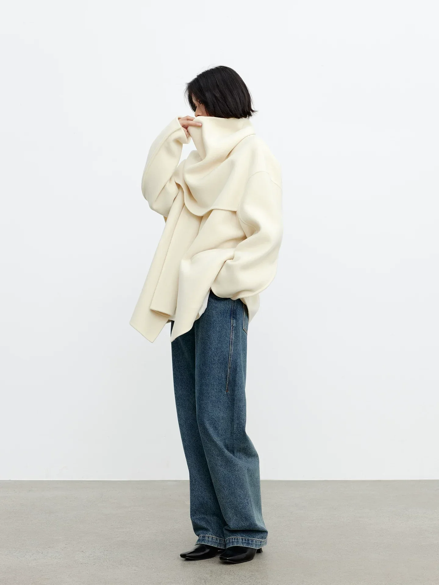 Curved Seam Jeans - Image 5