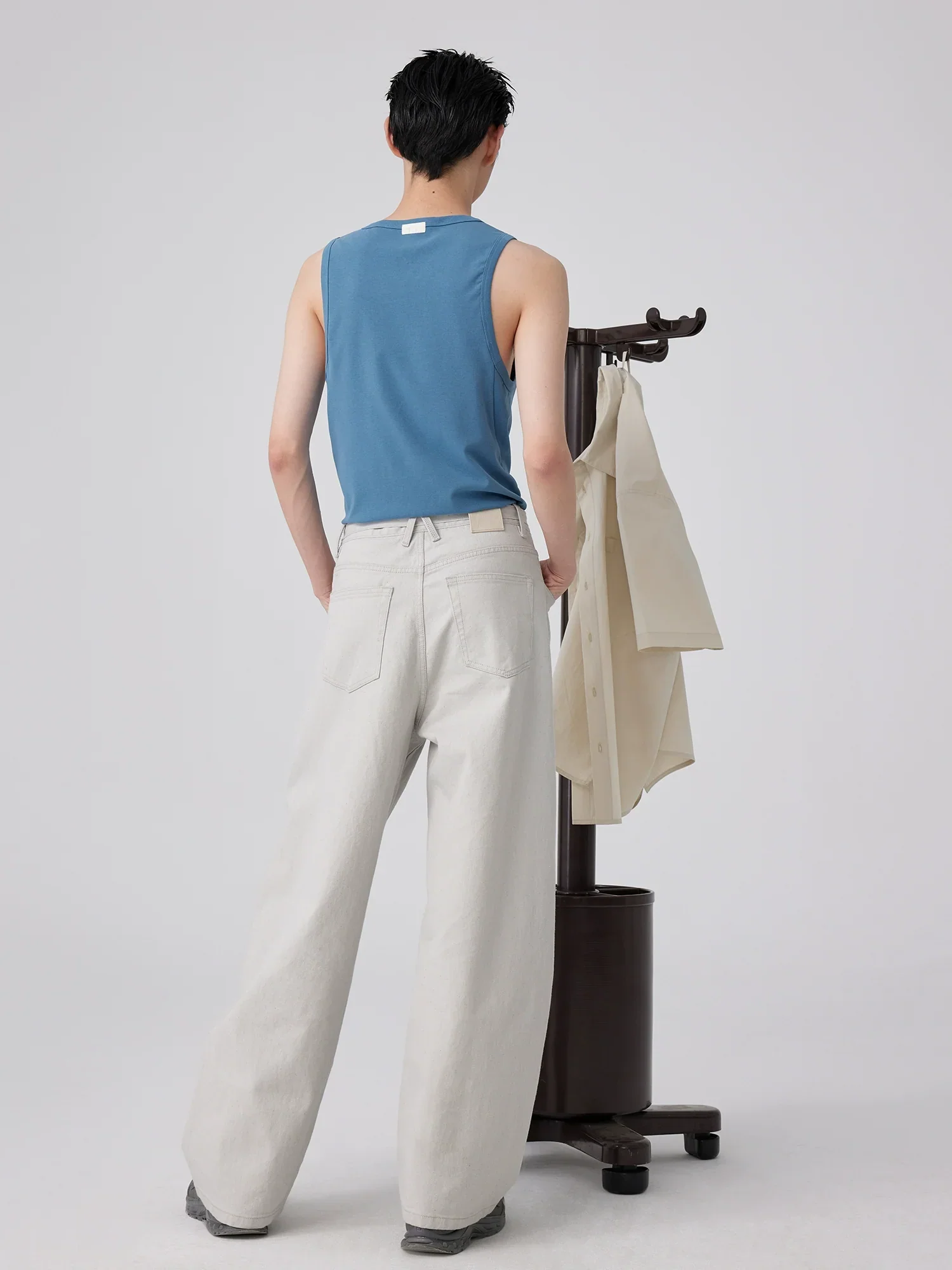Curved Wide-Leg Jeans - Image 3