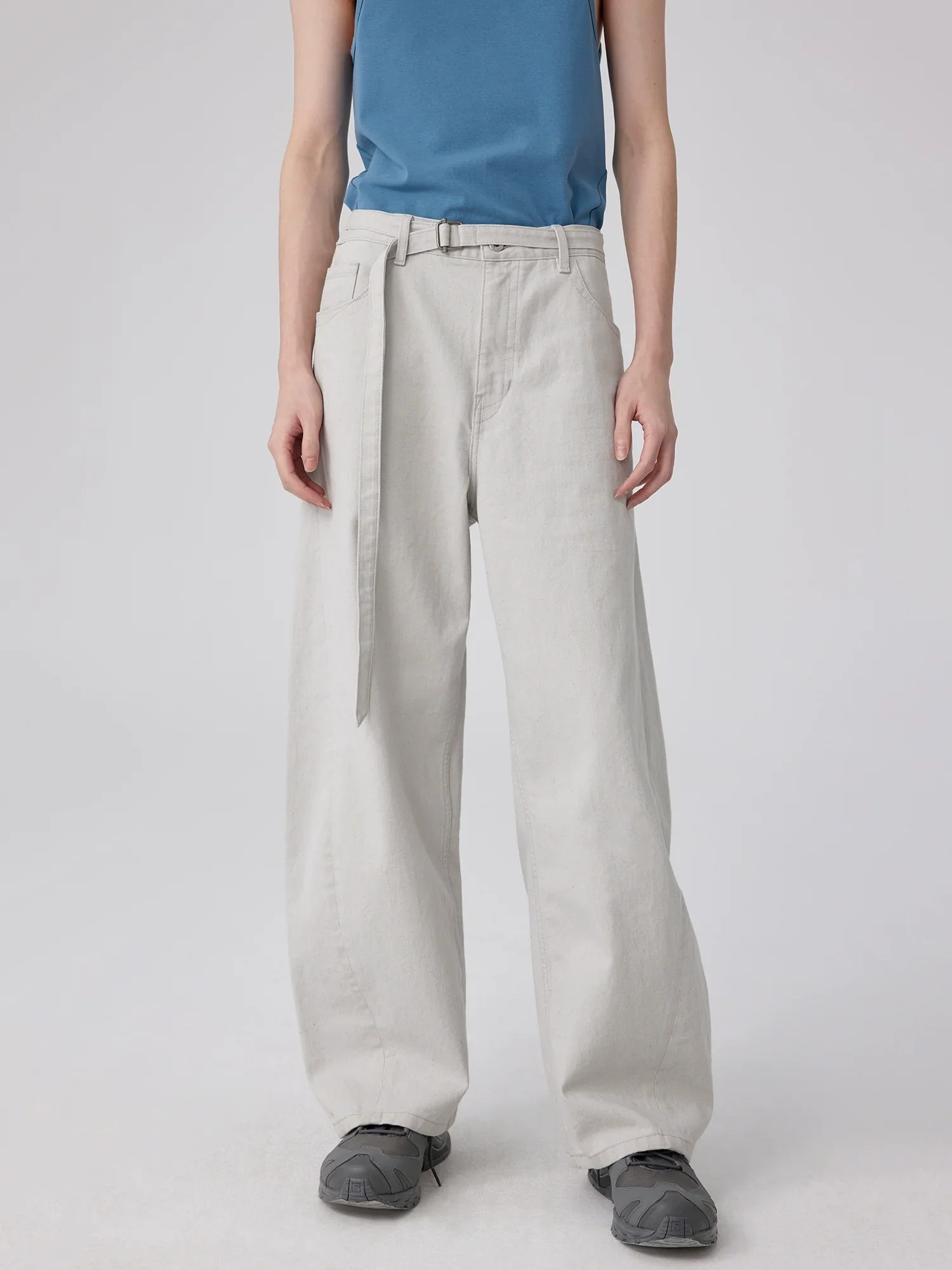 Curved Wide-Leg Jeans - Image 4