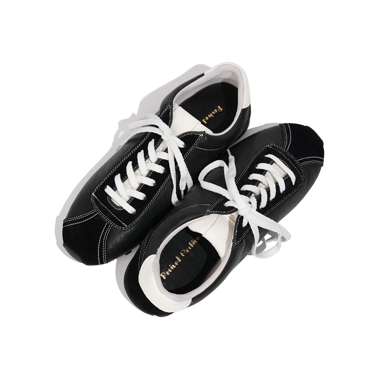 Detachable Tongue Sneaker