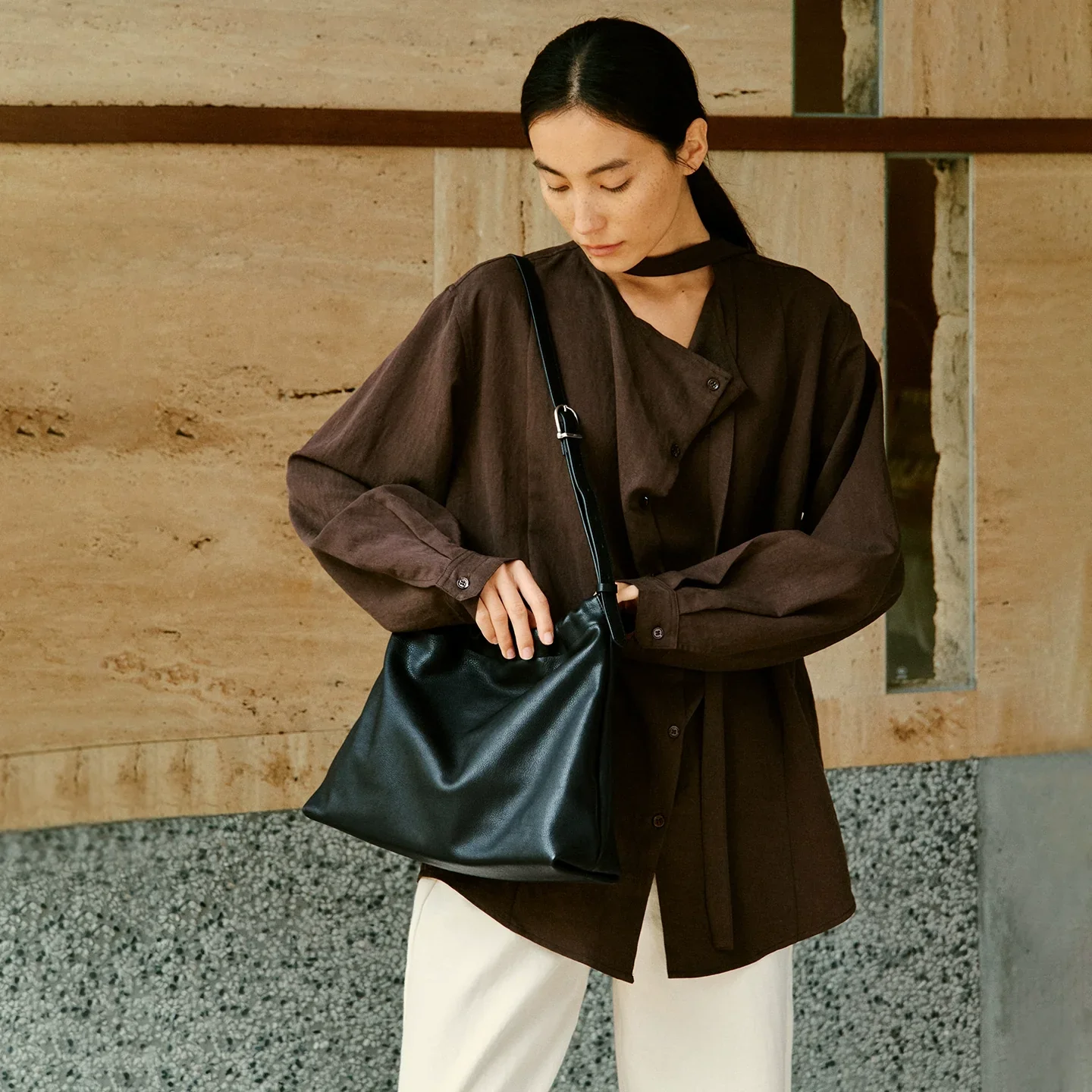 Drawstring Leather Shoulder Bag - Image 5