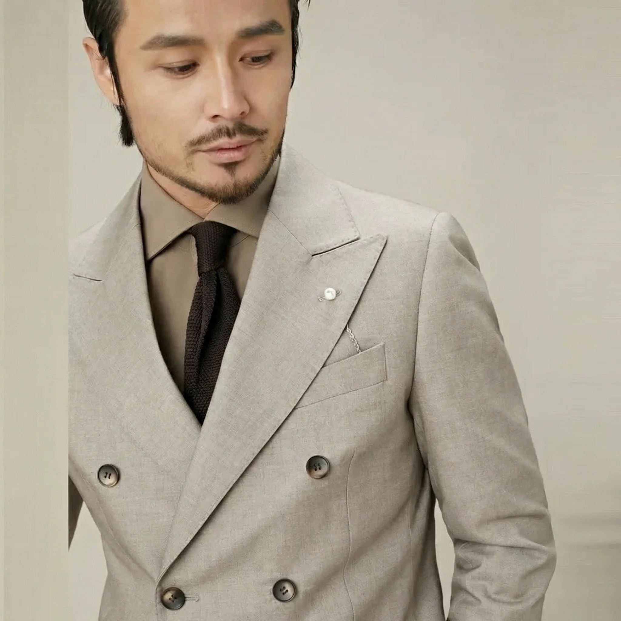 Earth-Tone Double-Breasted Peak Lapel Suit - Image 9
