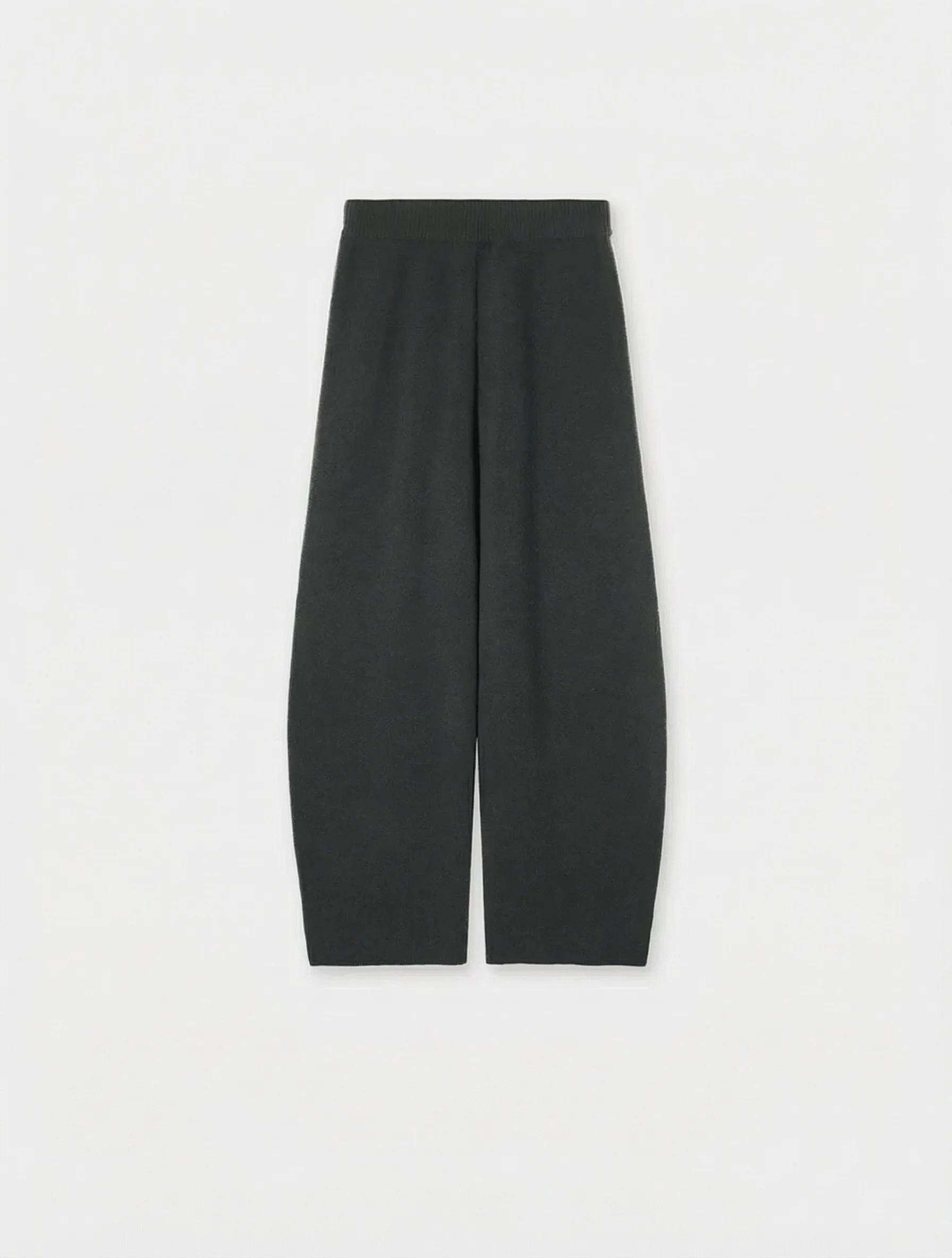 Elegant Knitwear Collection - Image 17