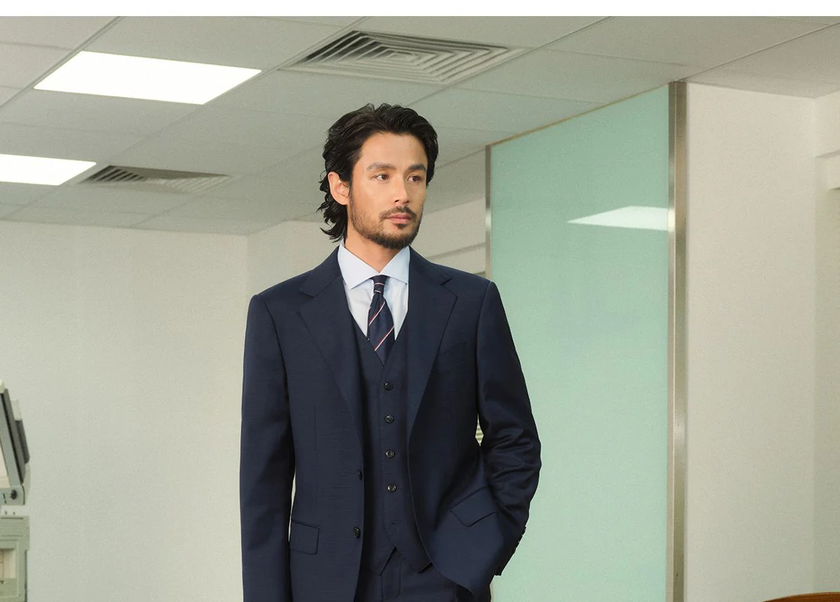 Elegant Navy Suit - Image 2