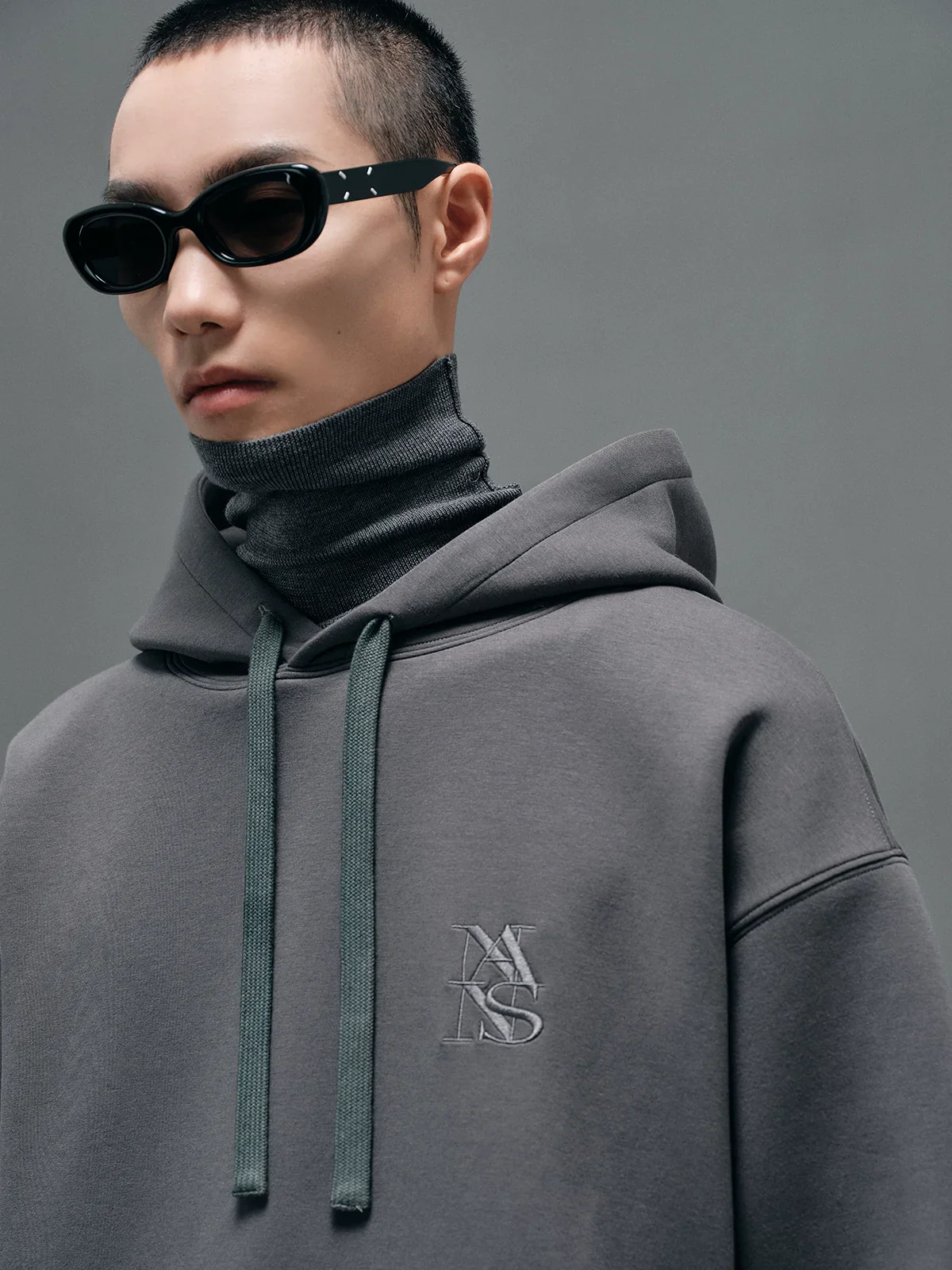 Embroidered Hooded Sweatshirt and Straight-Leg Cropped Pants - Image 3