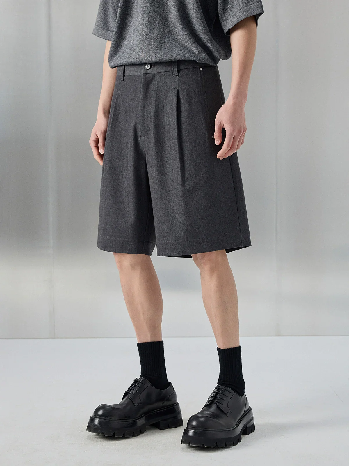 Fine-Spun Wide-Leg Suit Shorts - Image 5