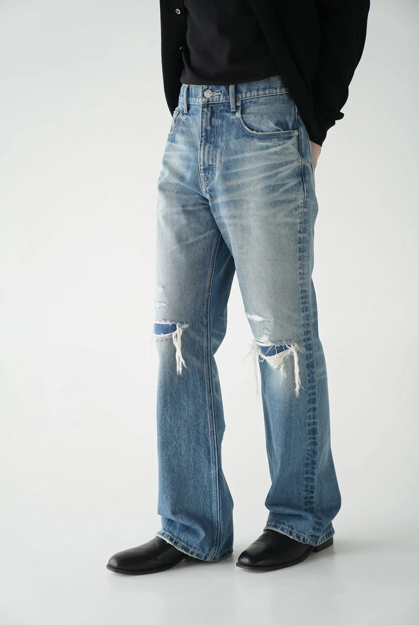 Frayed Knee Jeans - Image 5