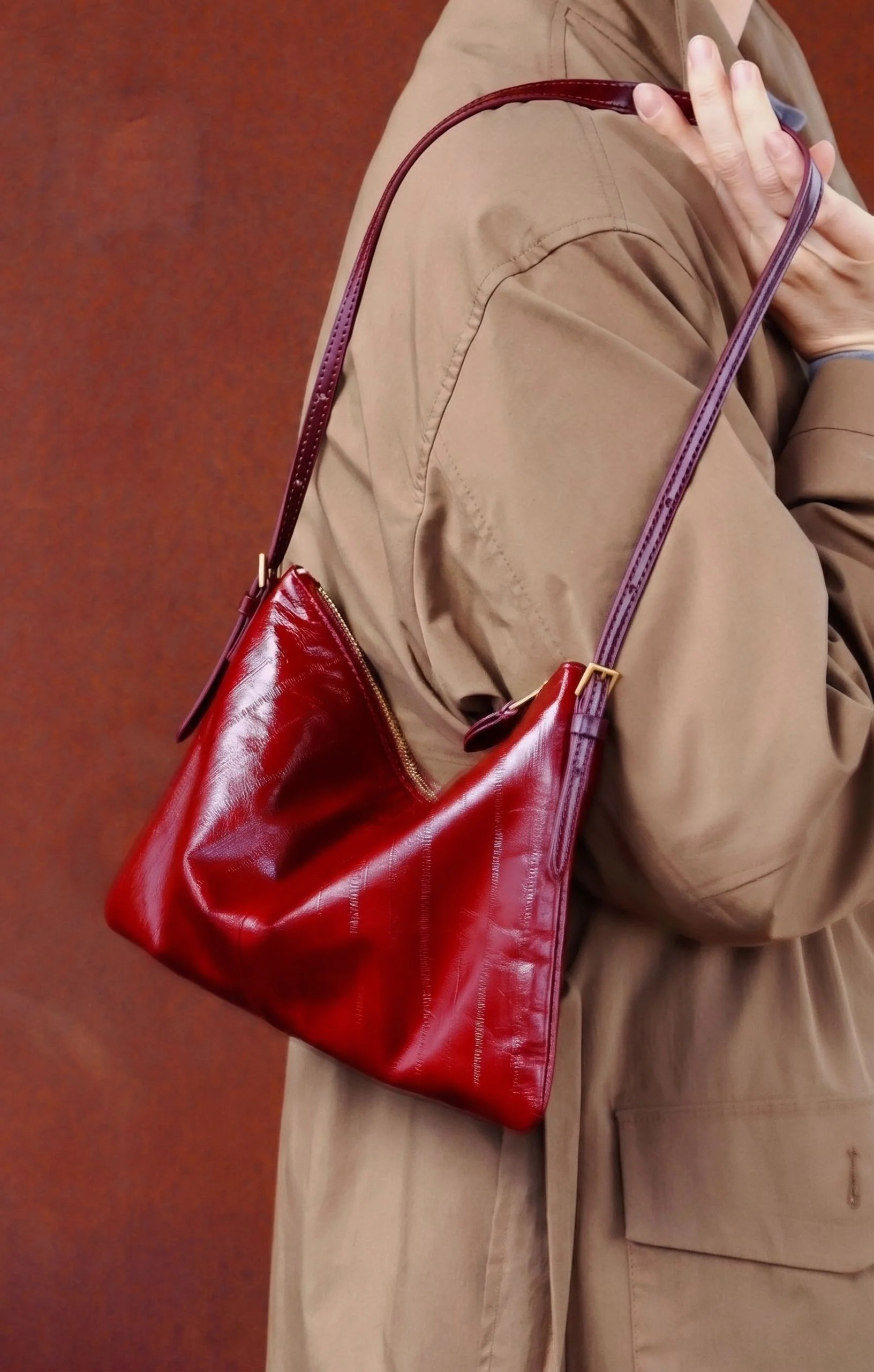 Glossy Top Grain Leather Shoulder Bag - Image 4