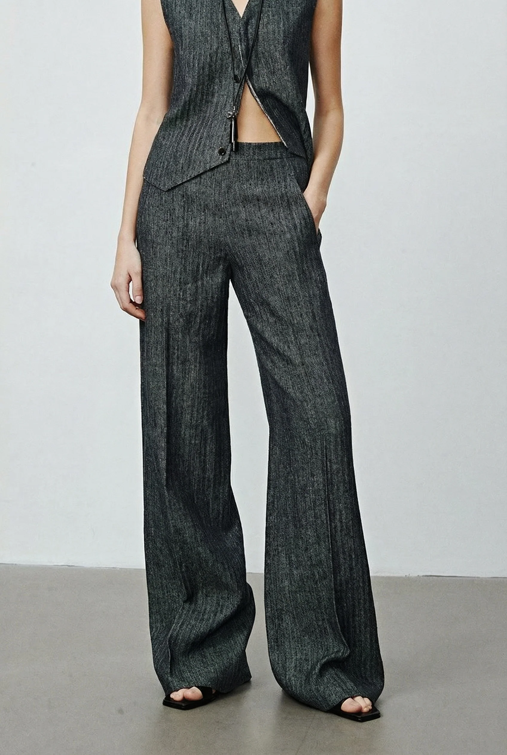 Gray Textured 3-Piece Suit Set - Image 4