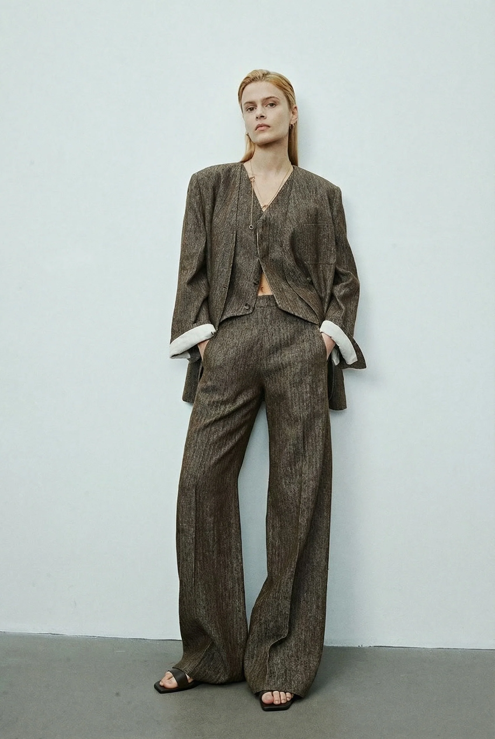 Gray Textured 3-Piece Suit Set - Image 8
