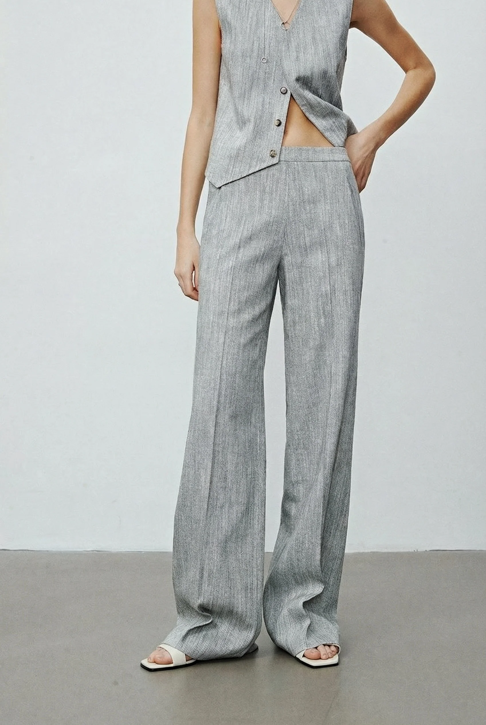 Gray Textured 3-Piece Suit Set - Image 9
