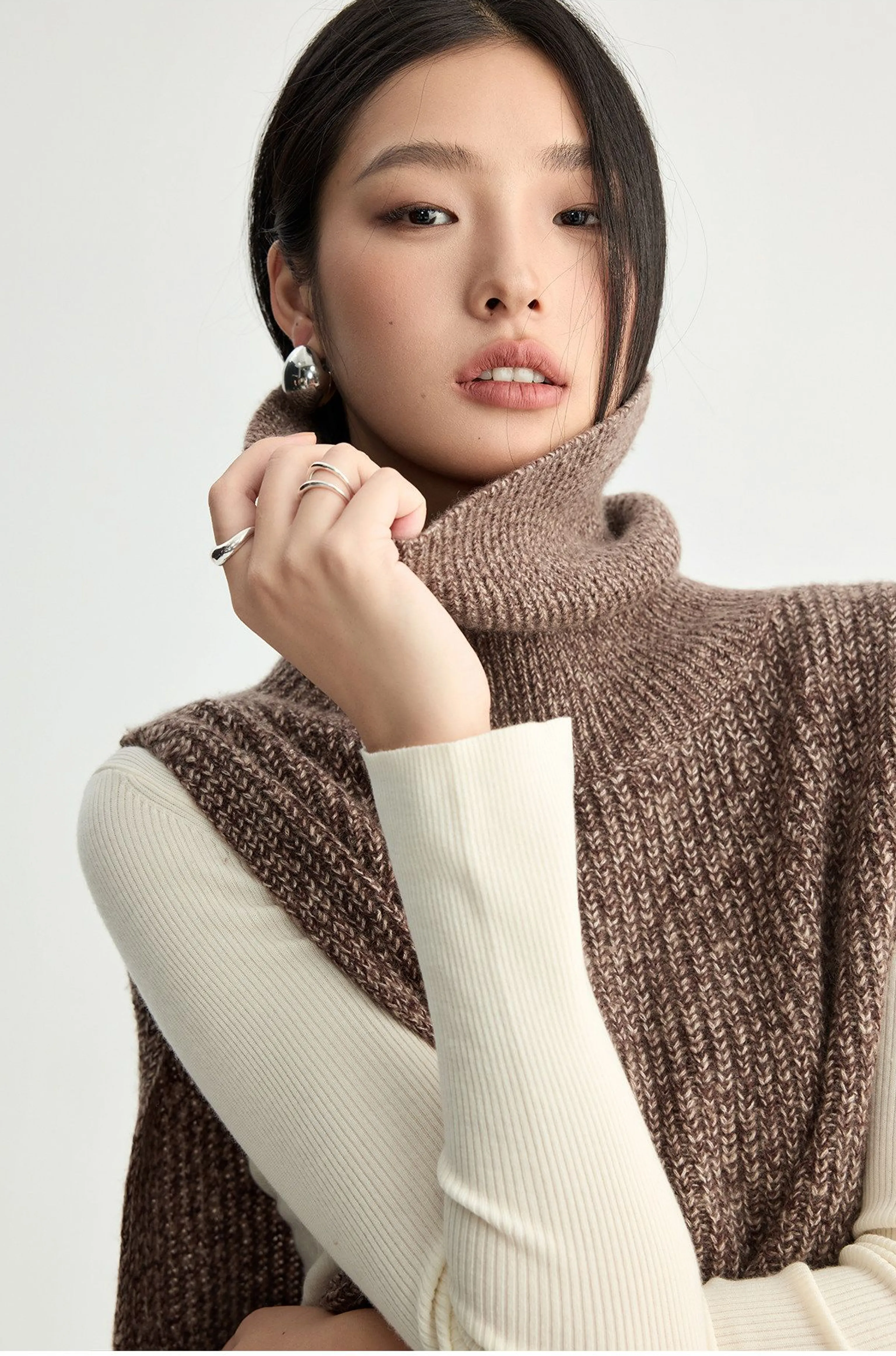 Heathered Turtleneck Knit Vest - Image 7