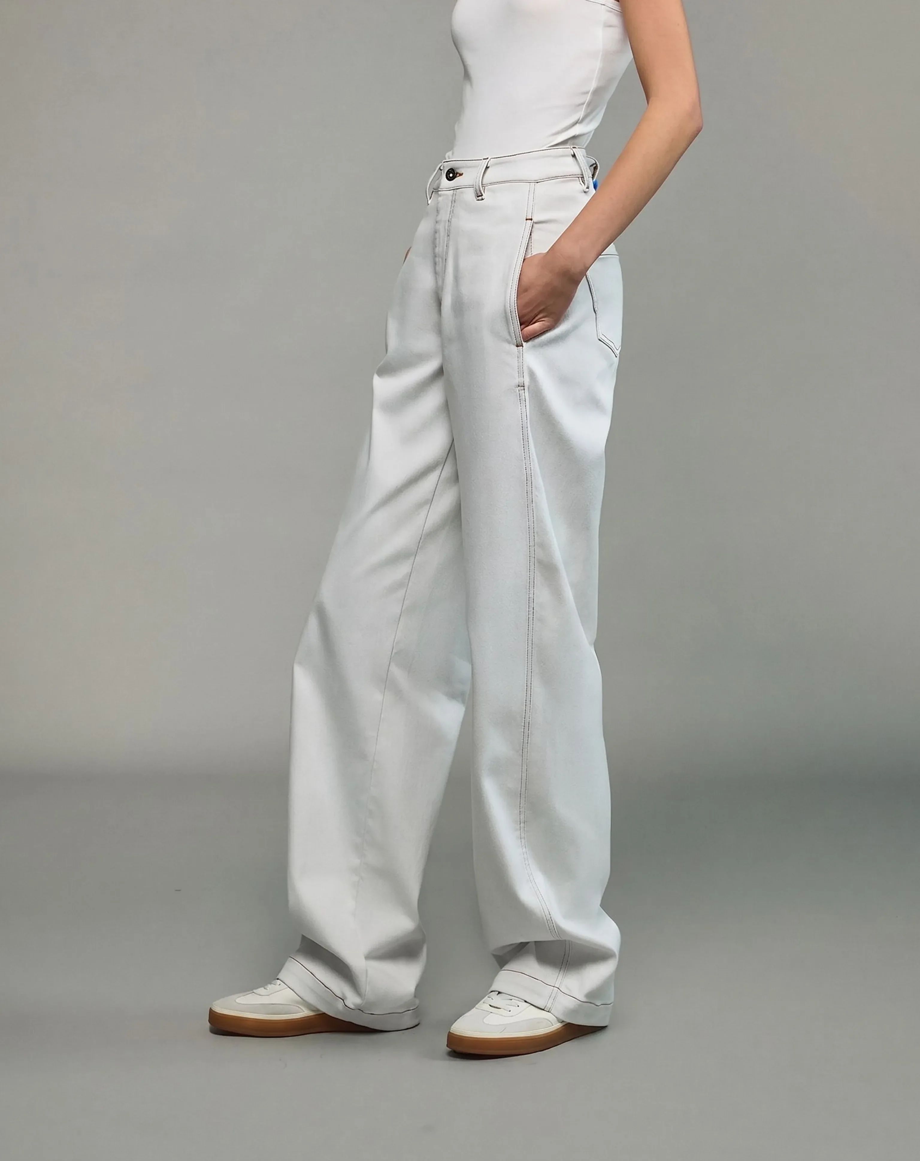 High-Rise Wide Jeans - Image 3