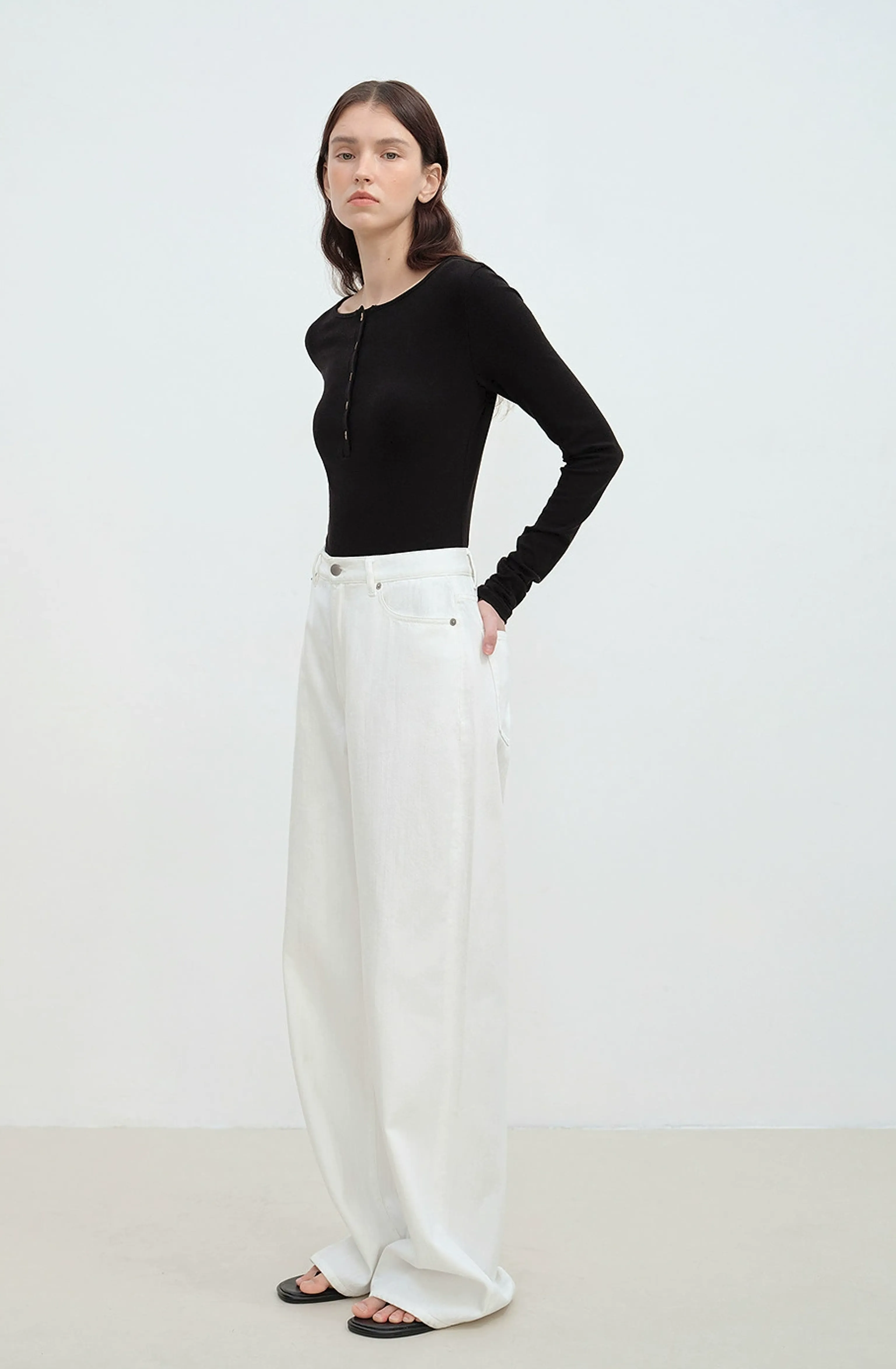 High-Rise Wide-Leg White Jeans - Image 2