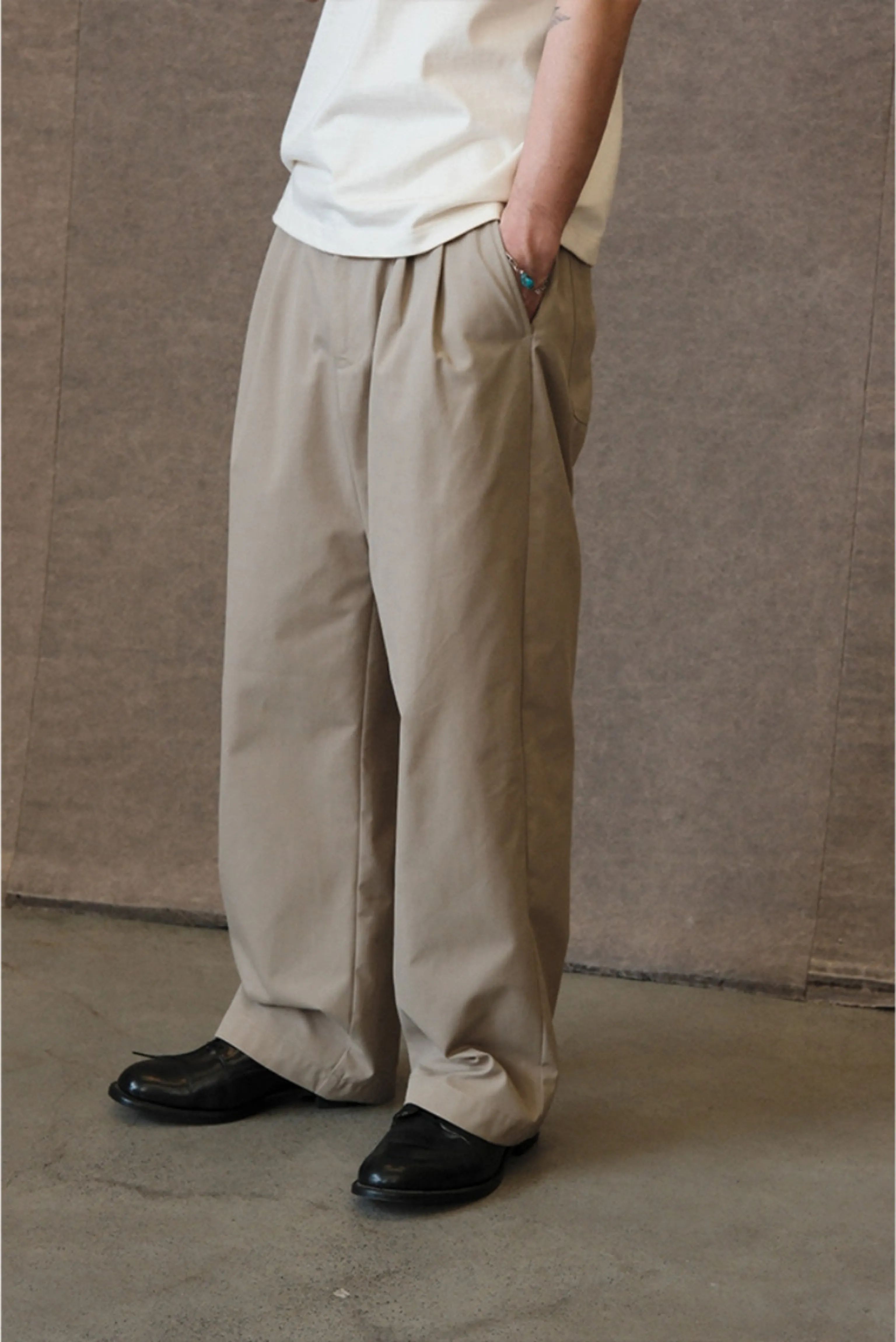 High-Waist Pleated Trousers - Image 4