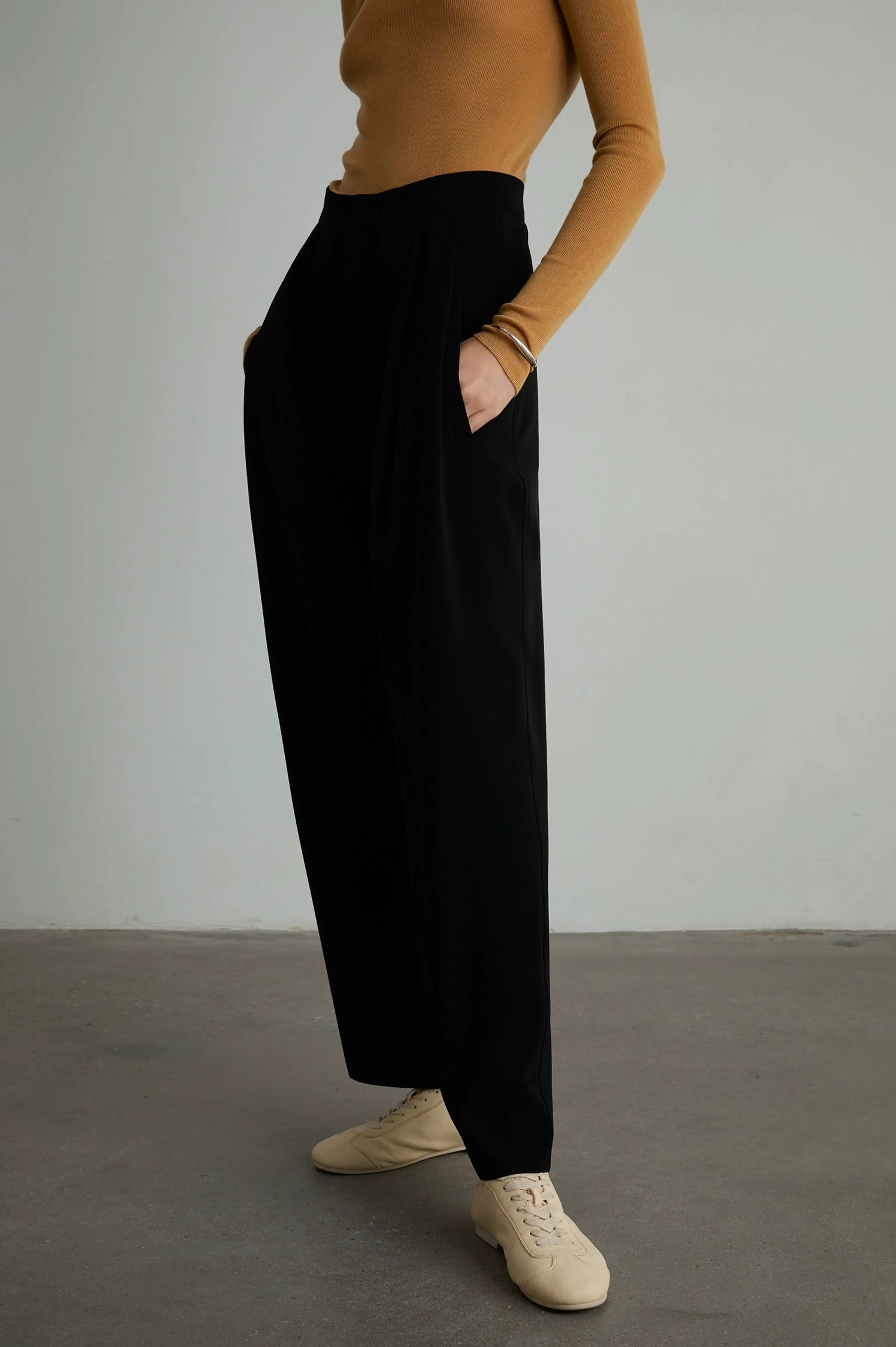 High-Waist Wide-Leg Wool Pants - Image 4