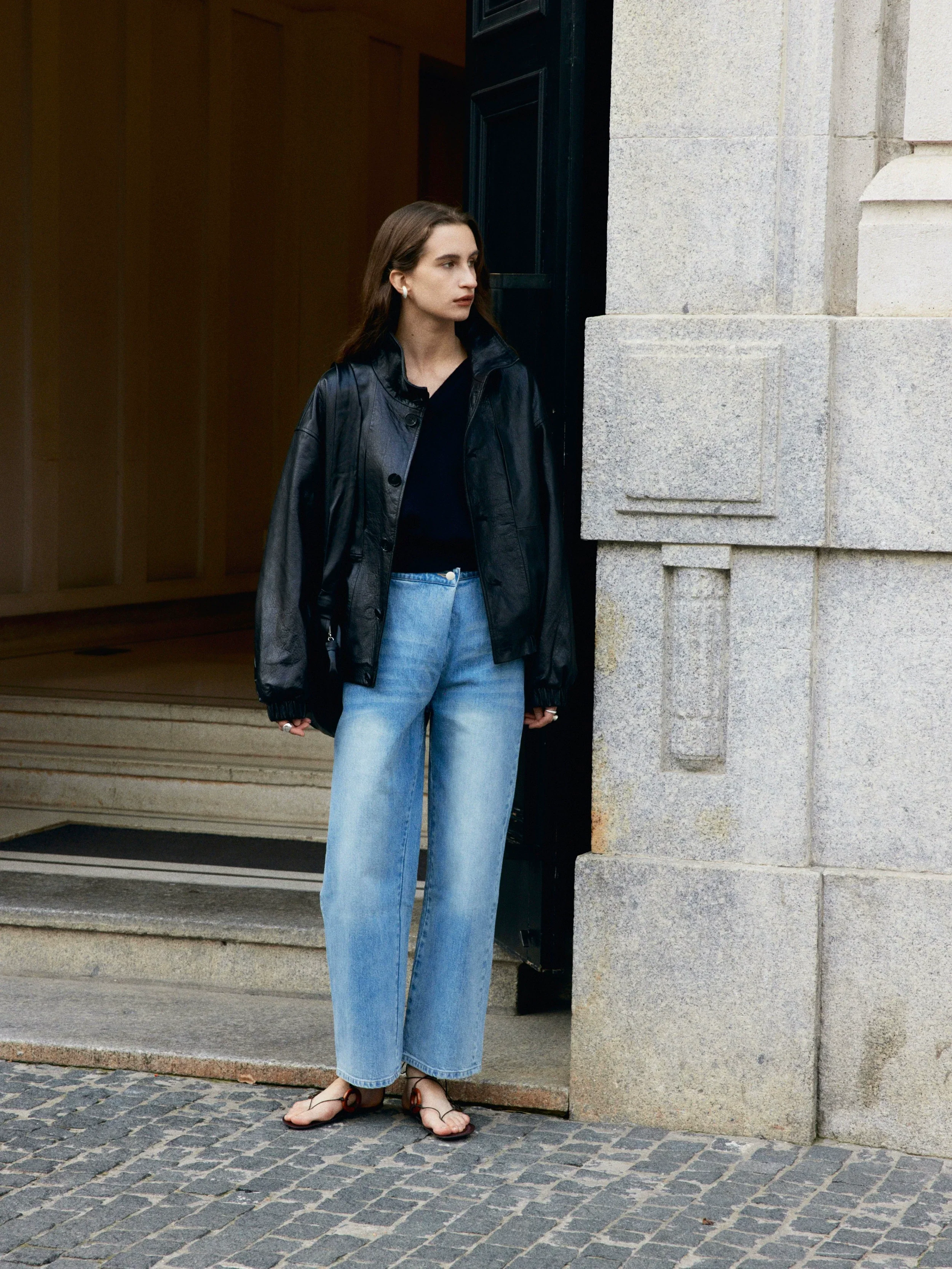 High-Waisted Light Blue Jeans - Image 4