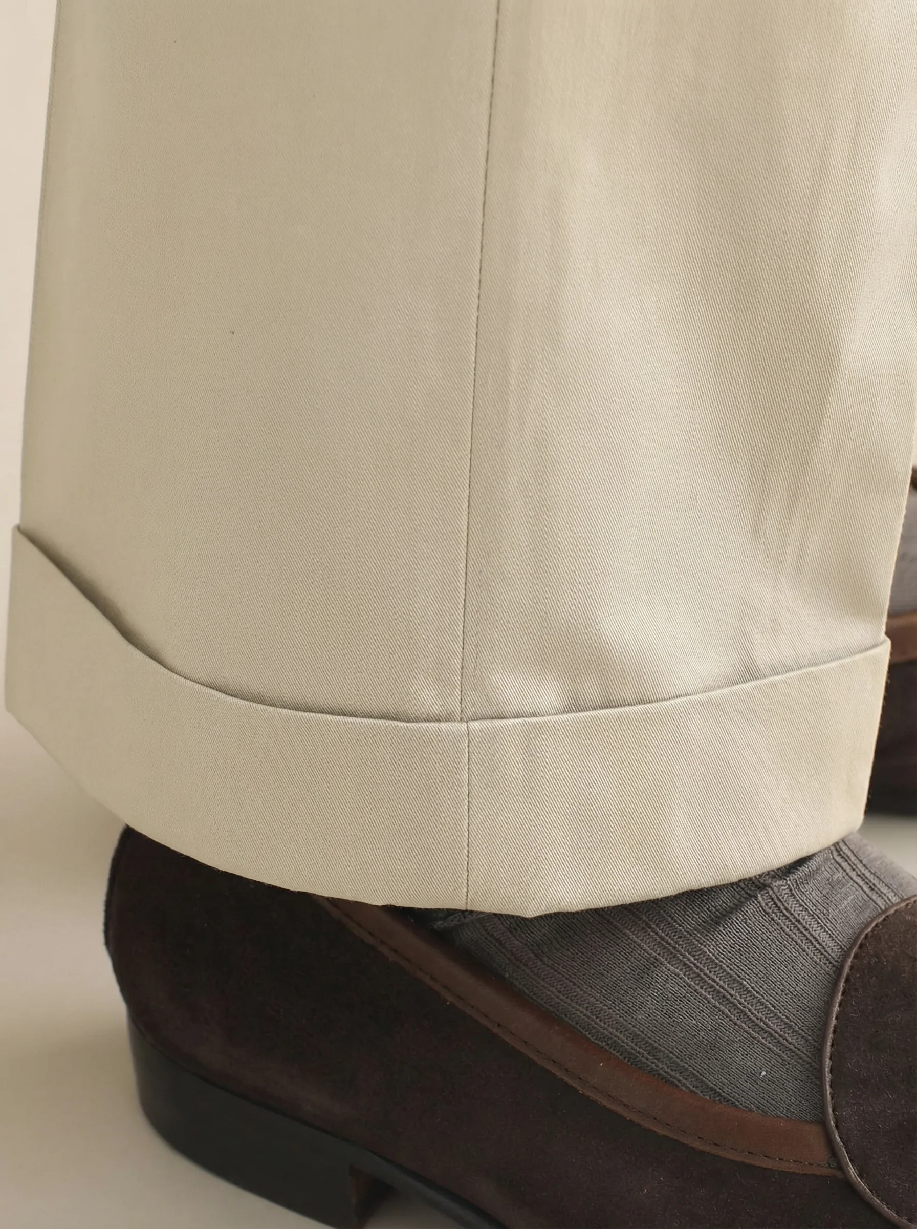 High-Waisted Pleated Trousers - Image 5