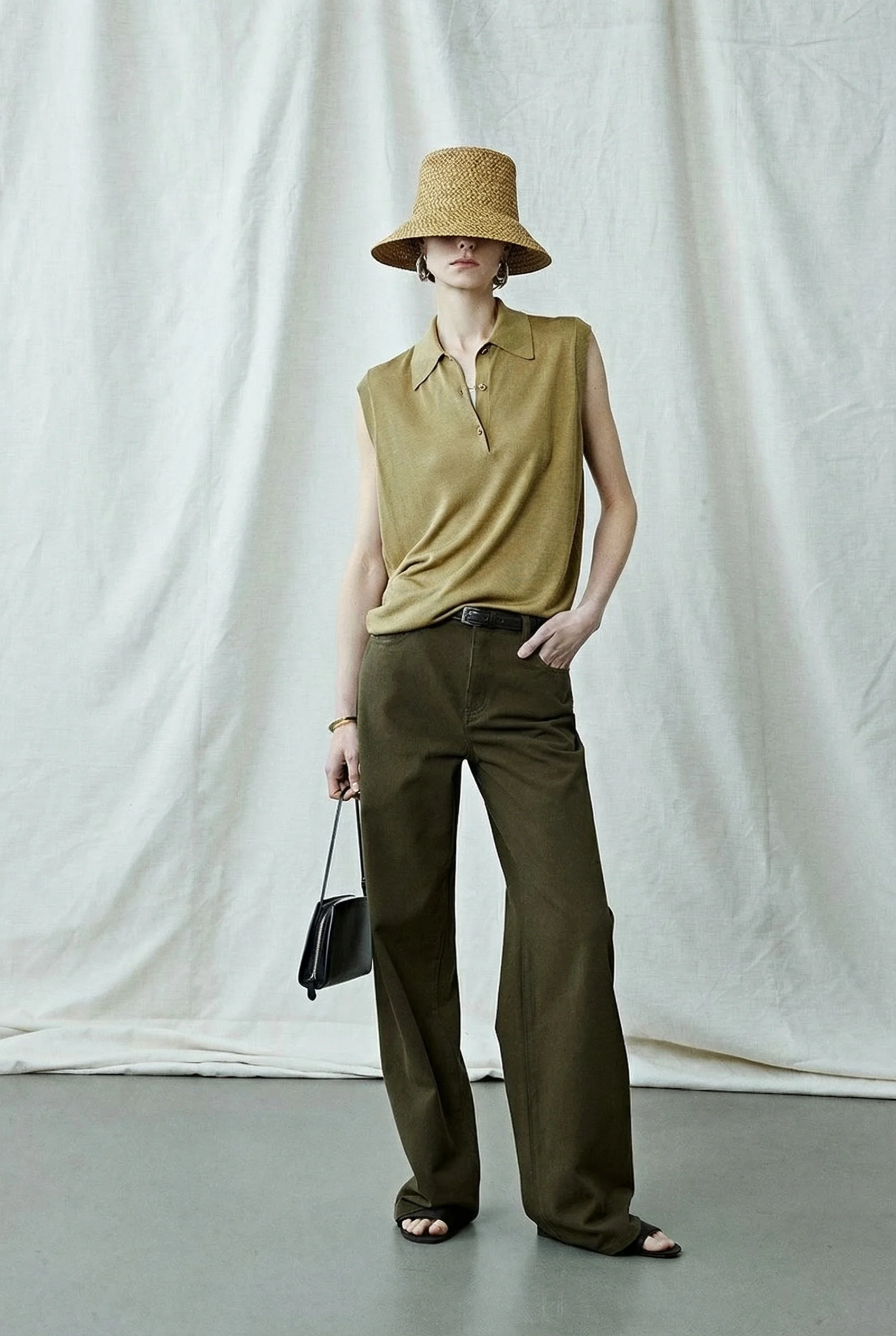 High Waisted Wide-Leg Jeans - Image 9