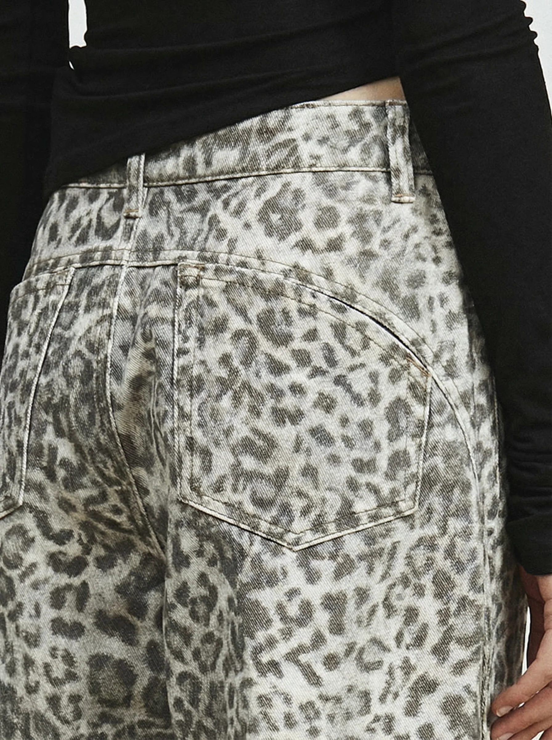 Leopard Wide-Leg Jeans - Image 5