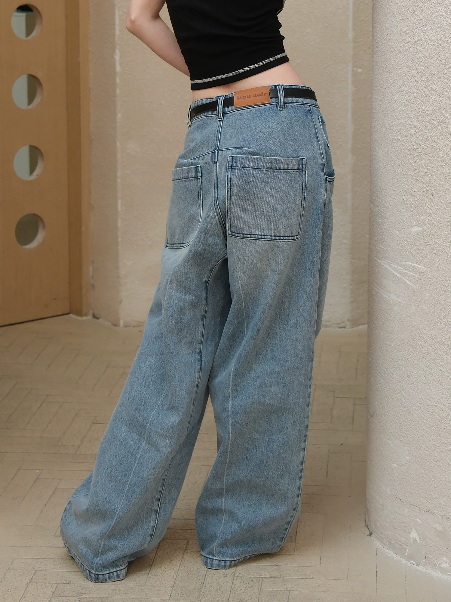 Light Wash Wide-Leg Denim Jeans - Image 3